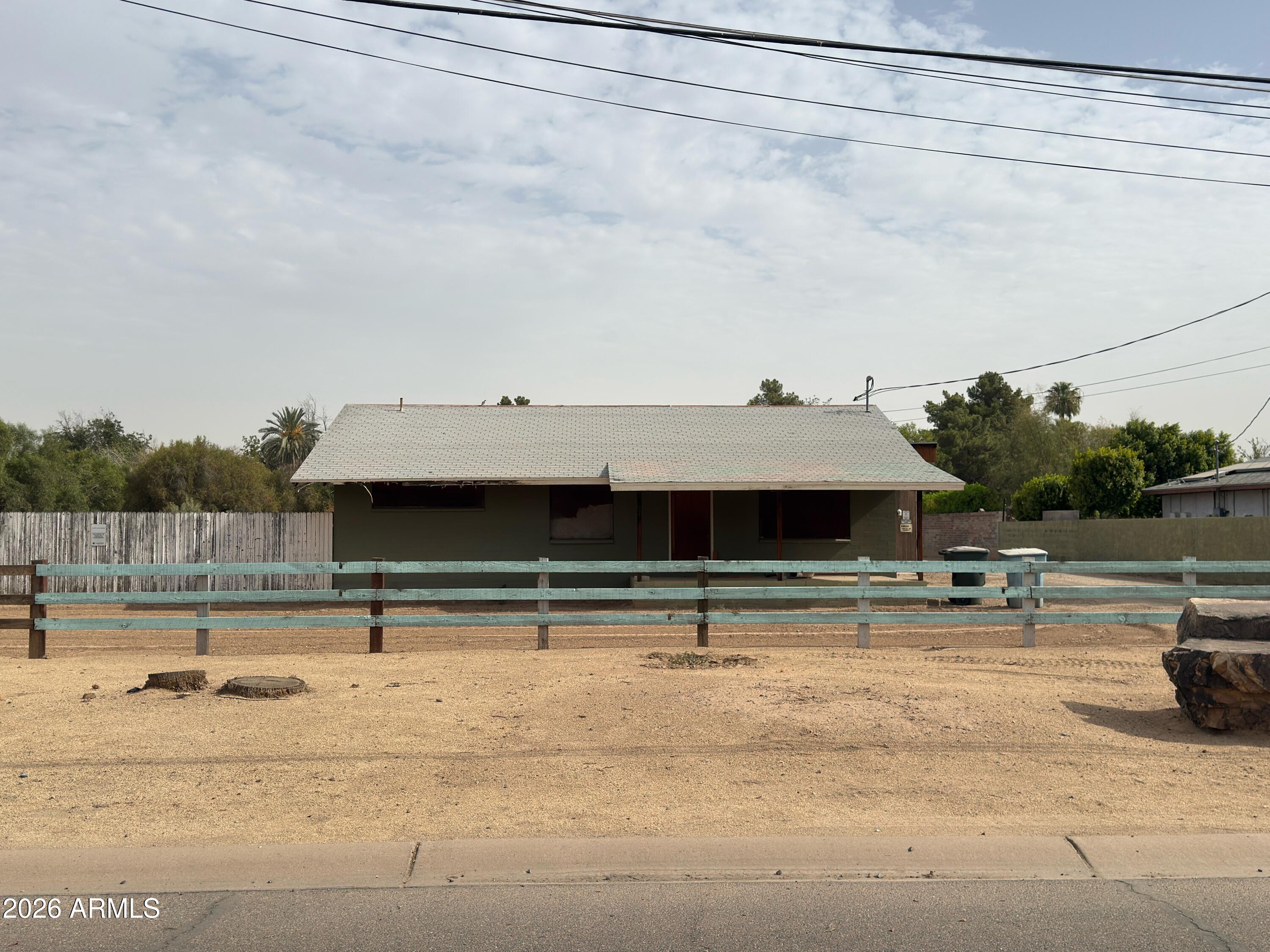 2804 W BELMONT Avenue