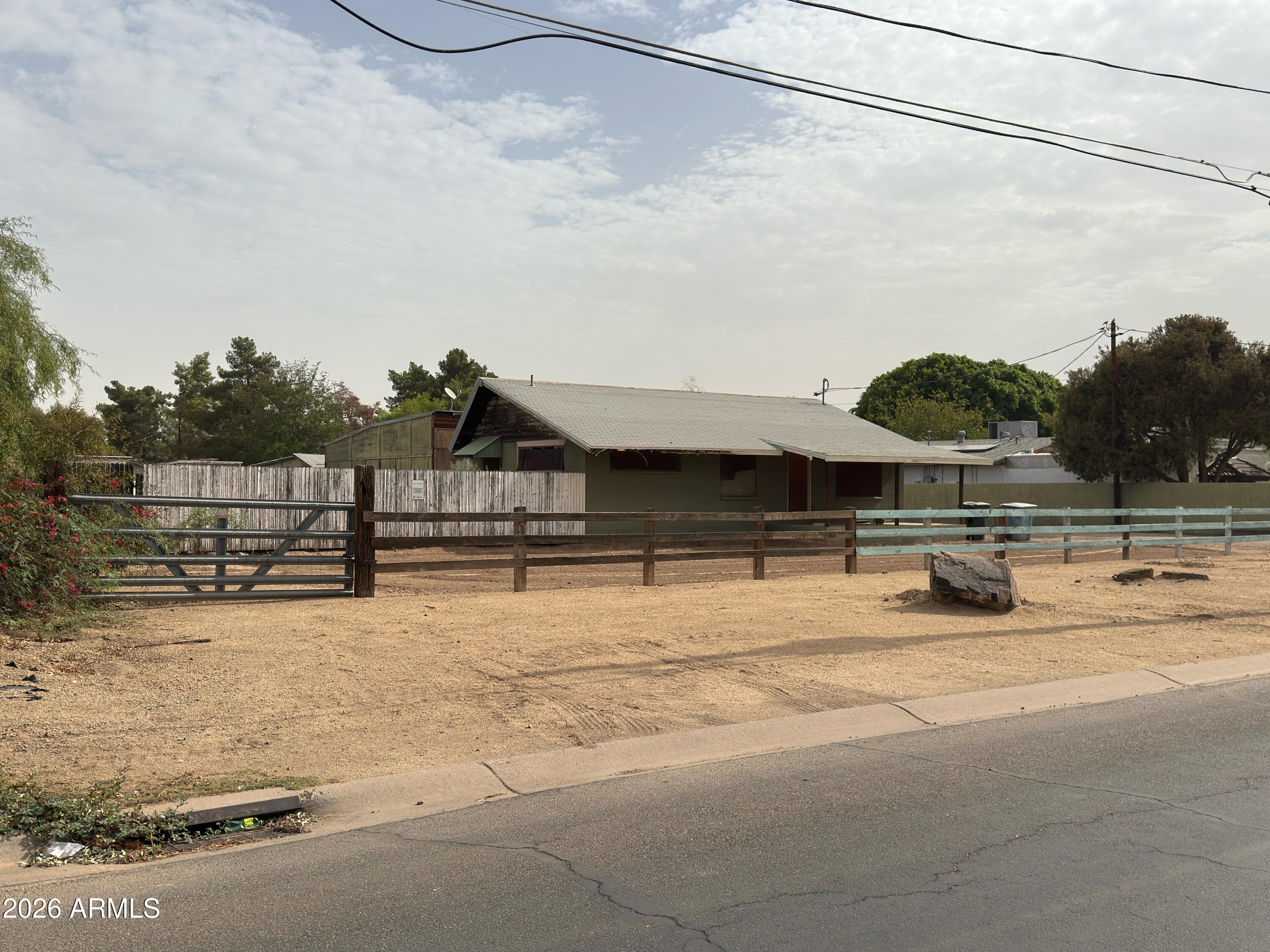 2804 W BELMONT Avenue