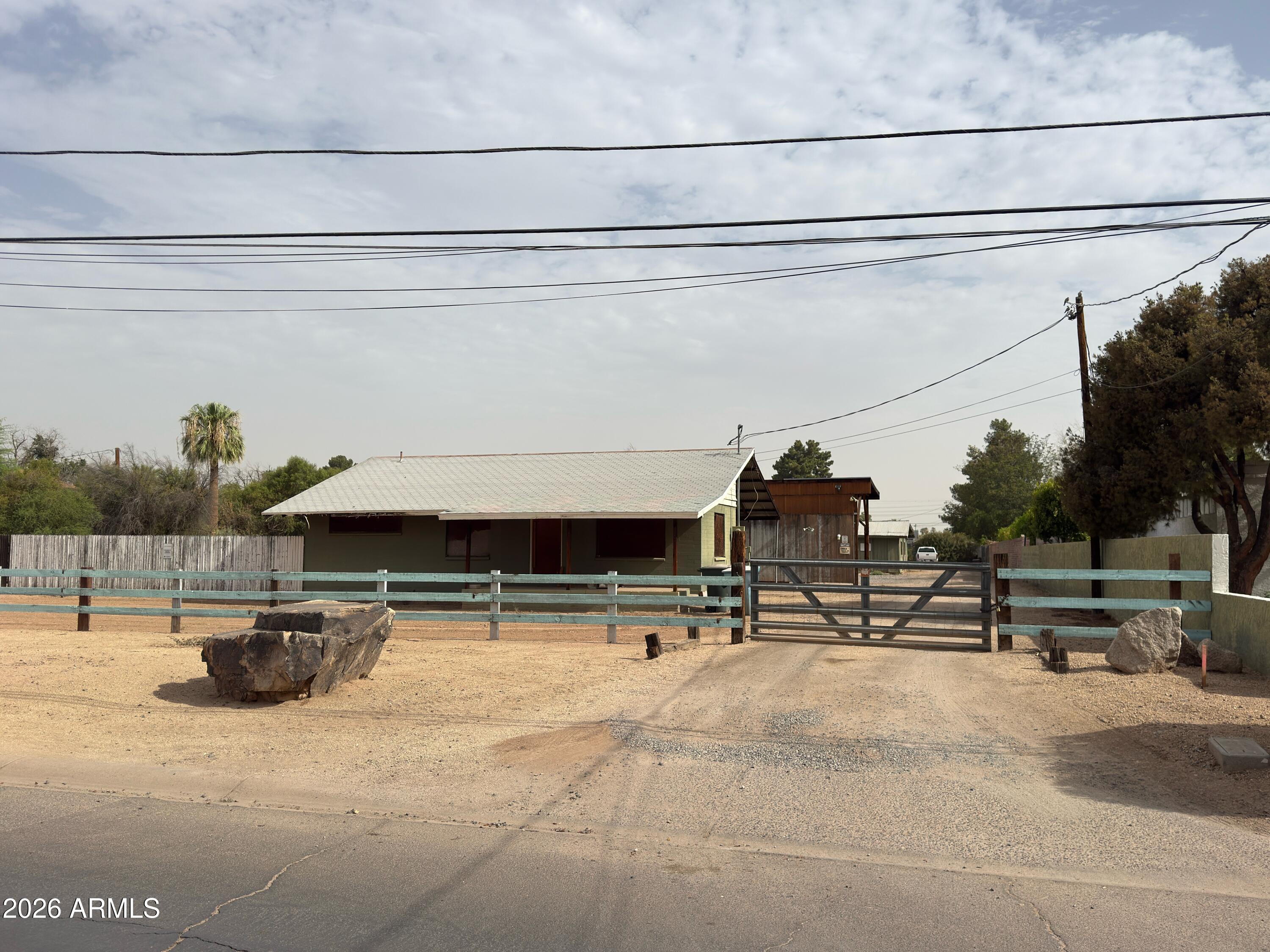 2804 W BELMONT Avenue