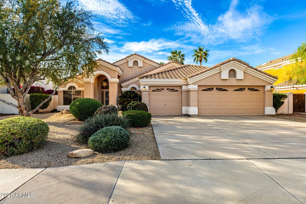 Photo of 141 W Baylor Lane, Gilbert, AZ 85233 (MLS # 7000409)