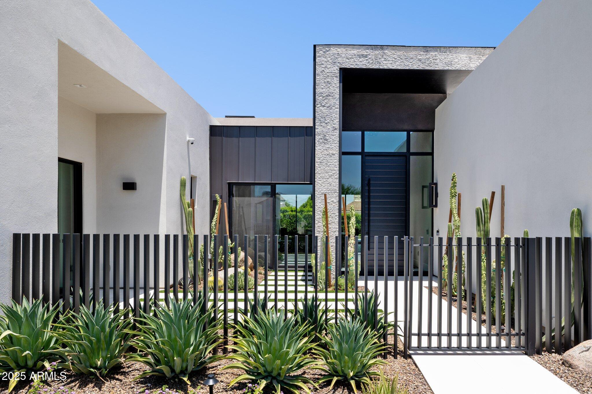 6908 E Cactus Wren Road
