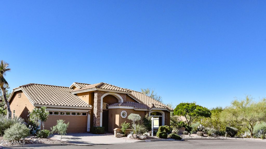 Photo of 8211 E Sonoran Way, Gold Canyon, AZ 85118 (MLS # 6938065)