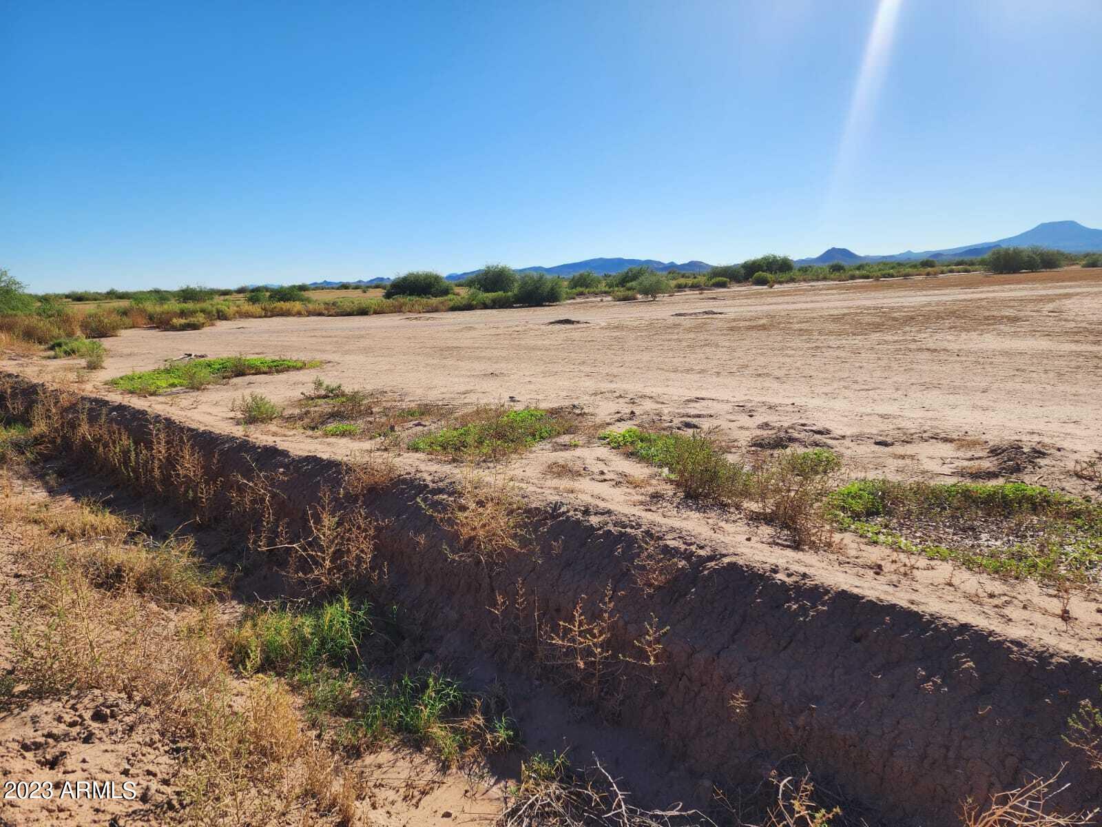 S25 T7S R4E - Land