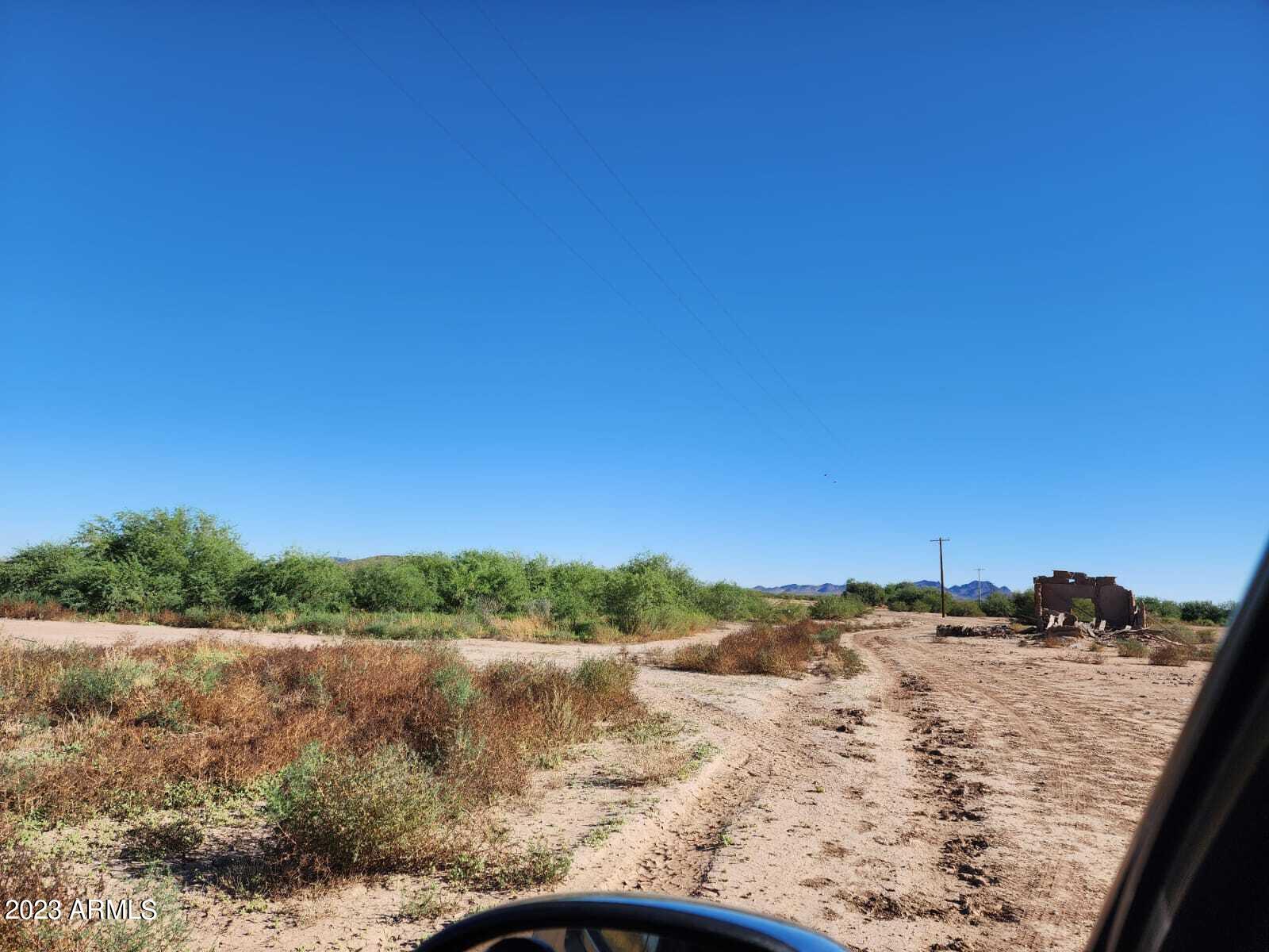 S25 T7S R4E - Land