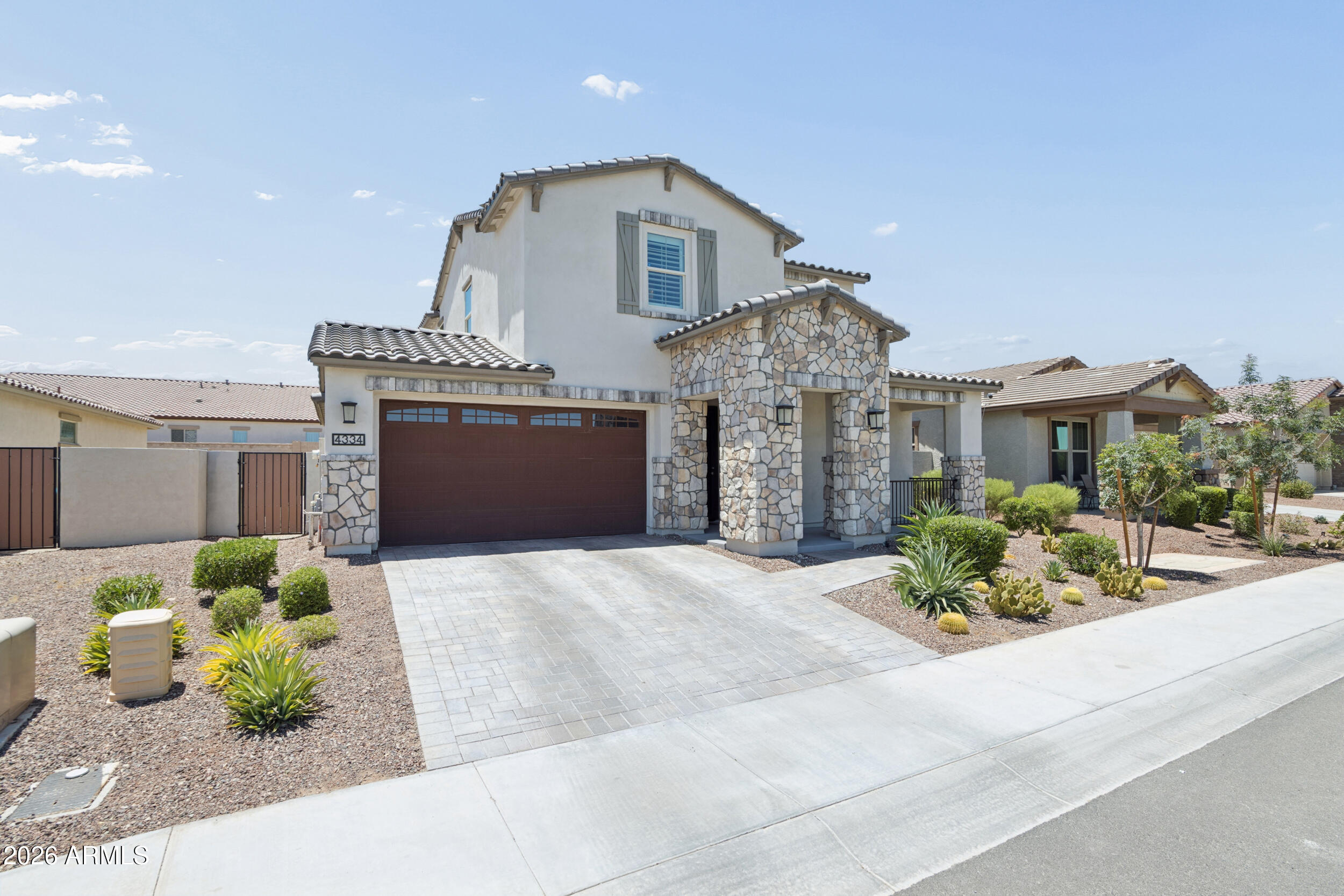 4334 N PIONEER Drive