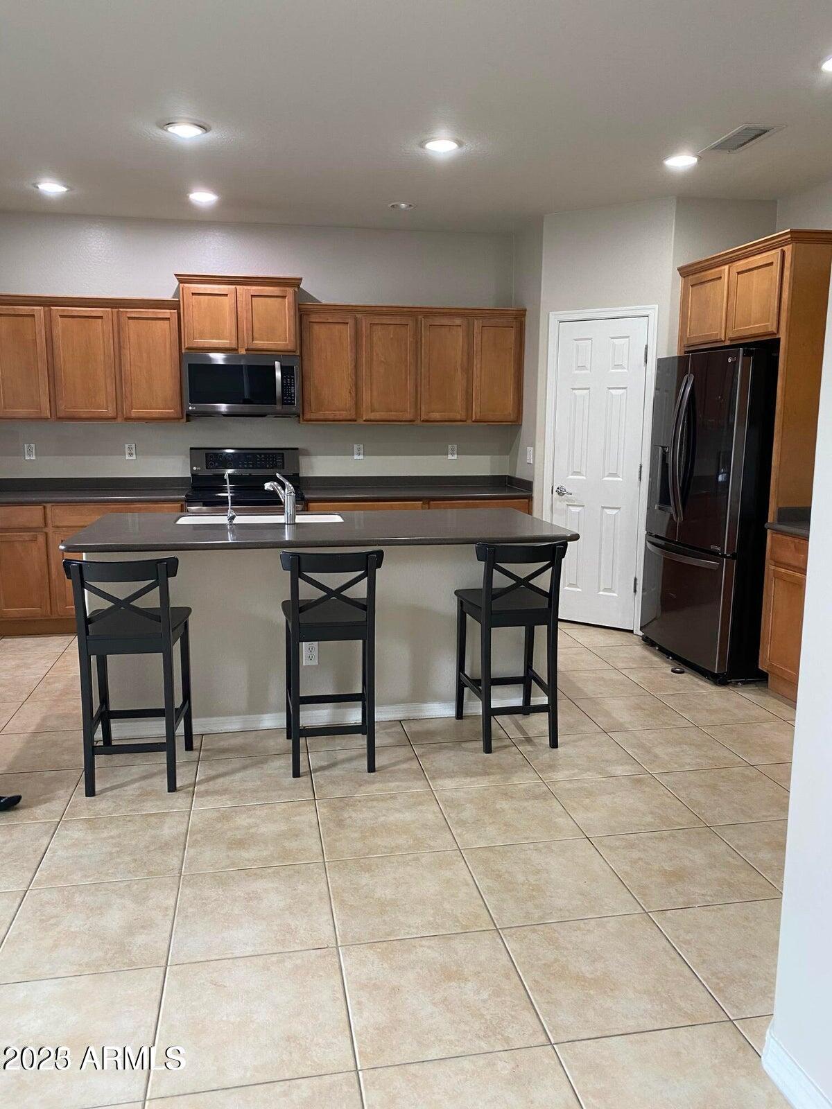 2018 W MARCONI Avenue