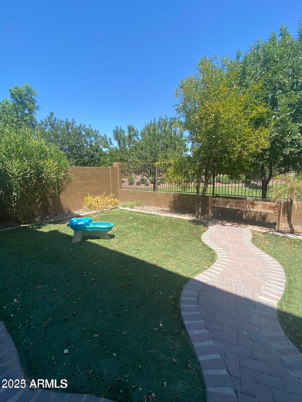 2018 W MARCONI Avenue