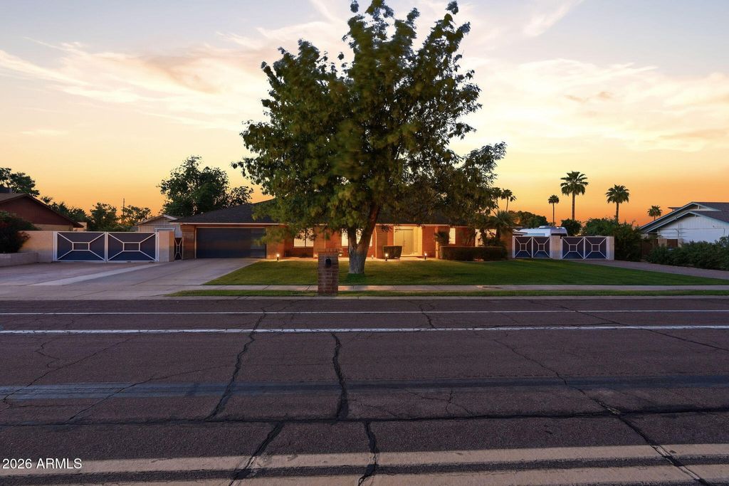 Photo of 54 W Carver Road, Tempe, AZ 85284 (MLS # 7020086)