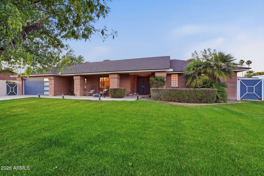 Photo of 54 W Carver Road, Tempe, AZ 85284 (MLS # 7020086)