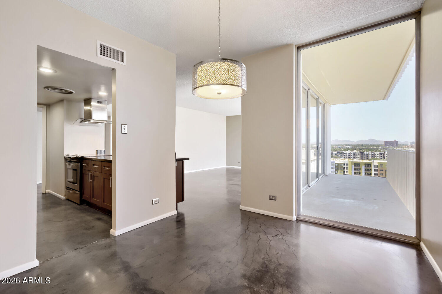 207 W CLARENDON Avenue F10