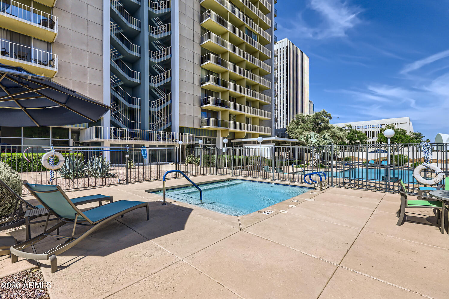 207 W CLARENDON Avenue F10