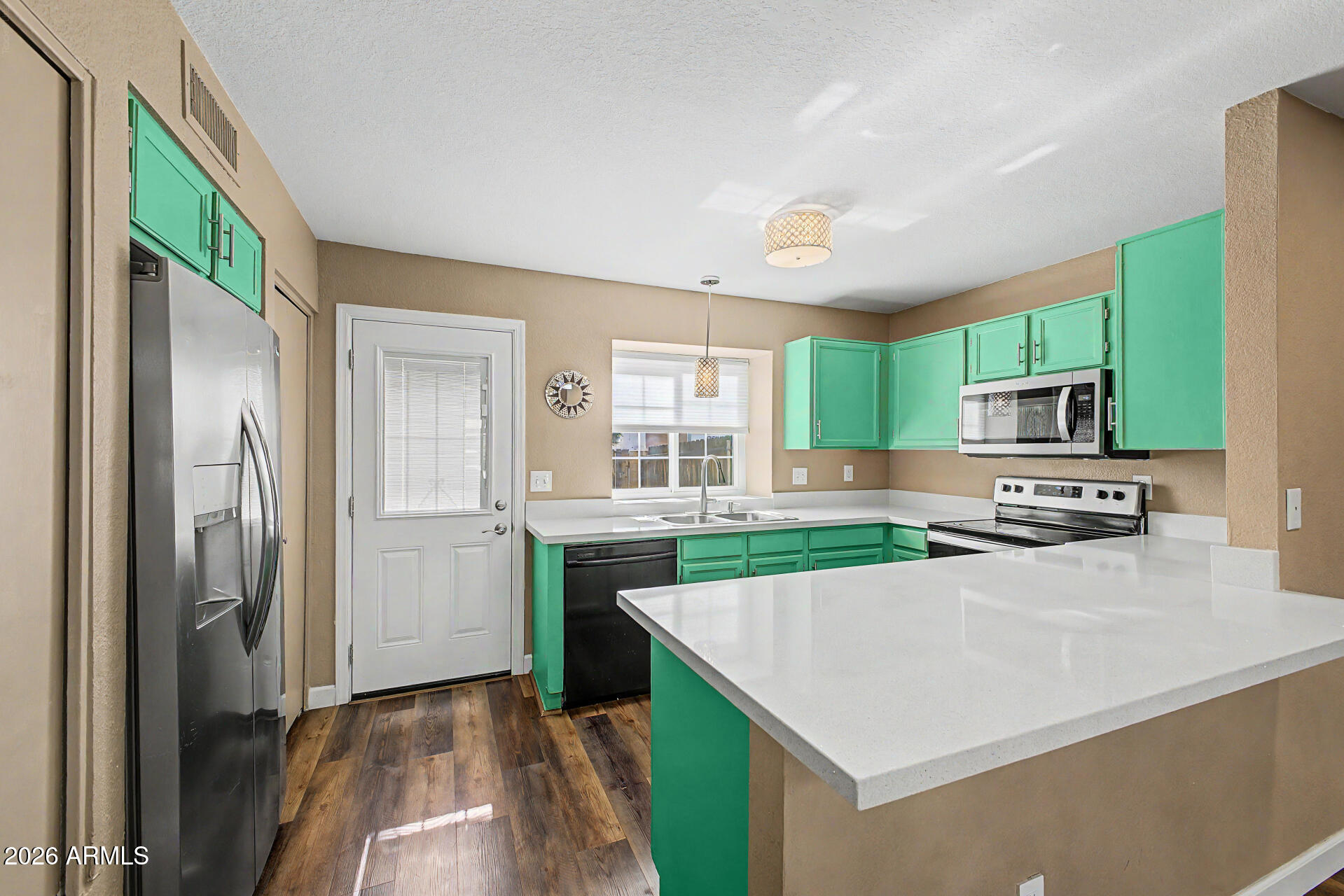 4901 E KELTON Lane 1030
