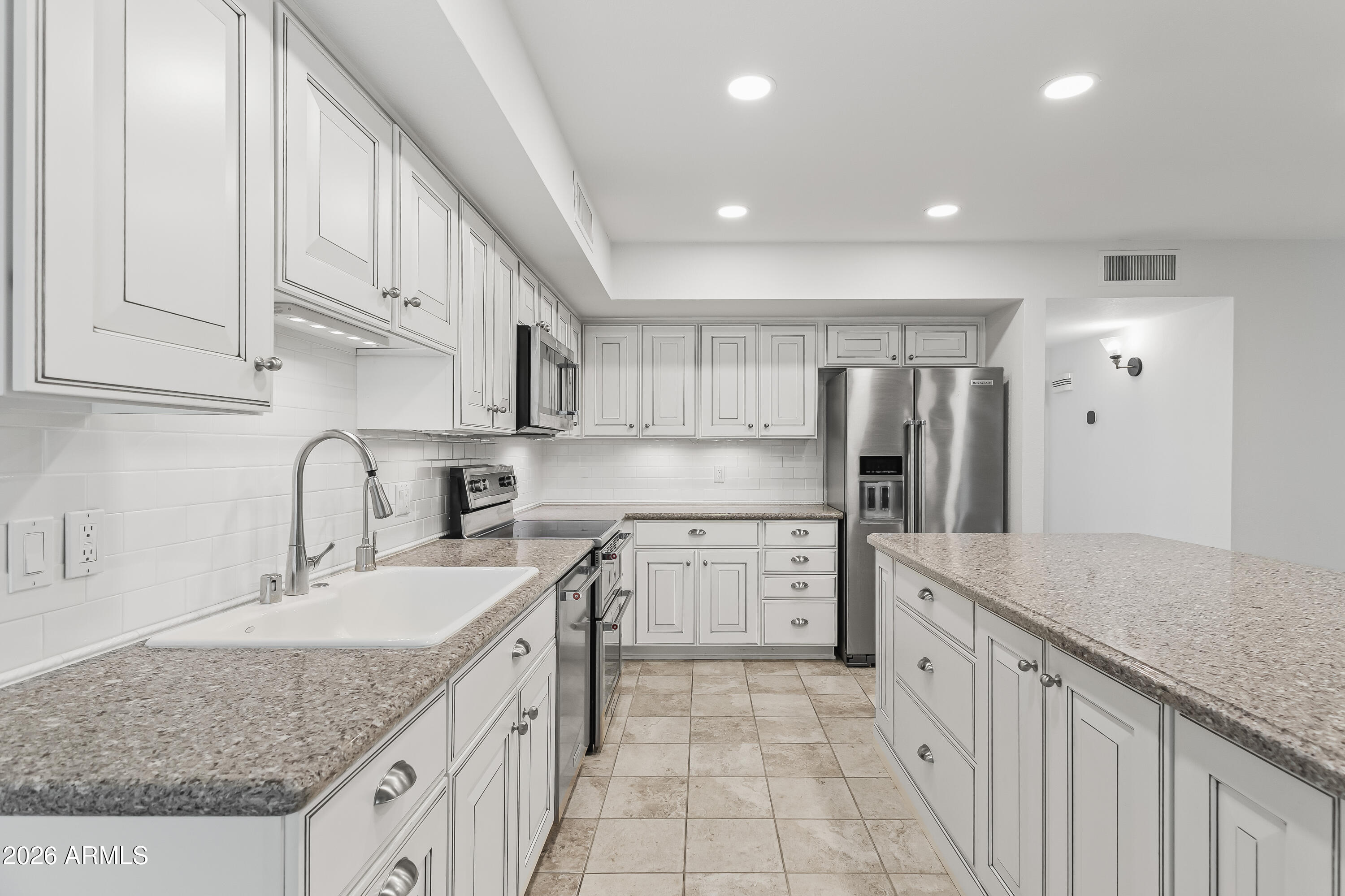 8084 E DEL LATON Drive