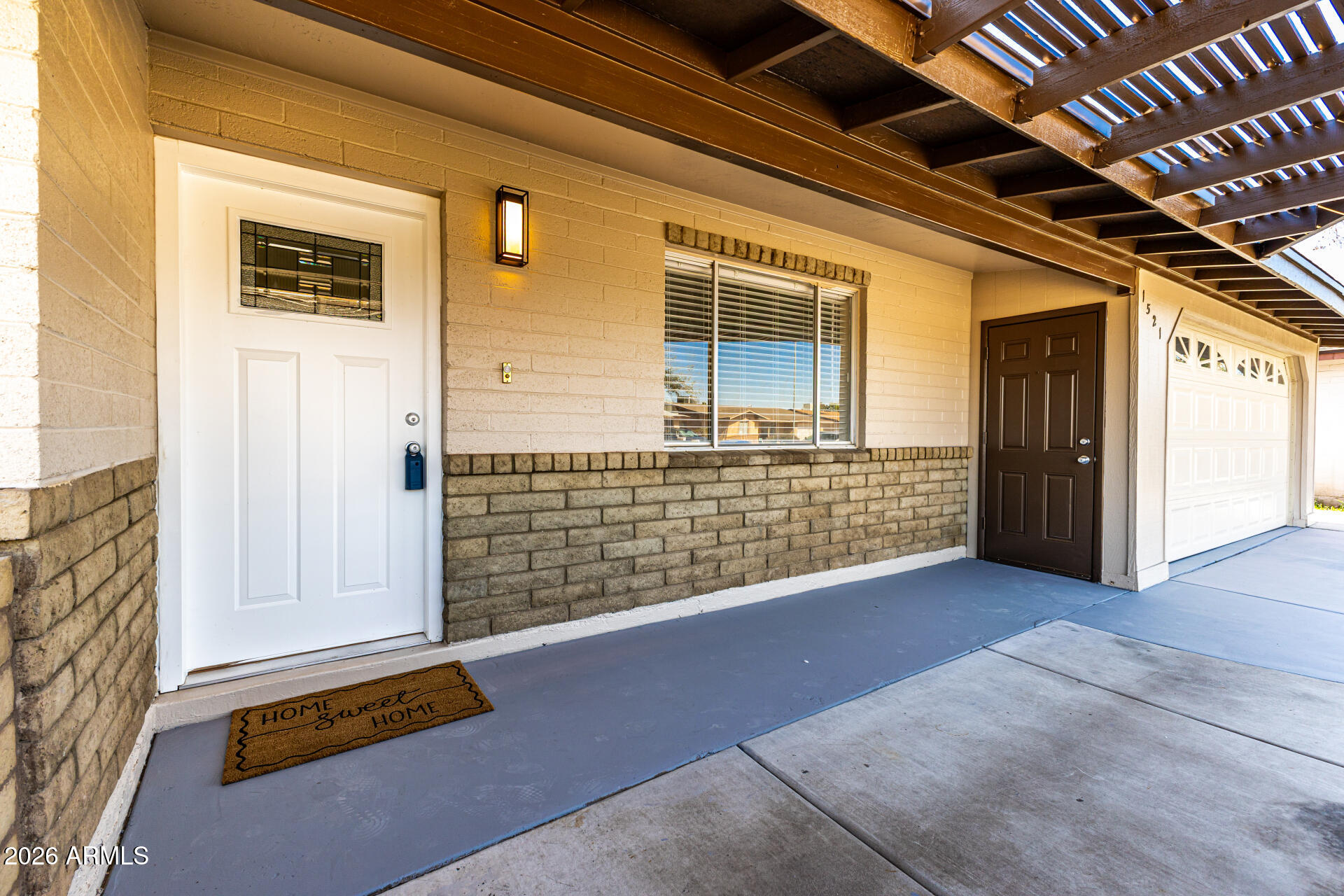 1521 E DIAMOND Avenue