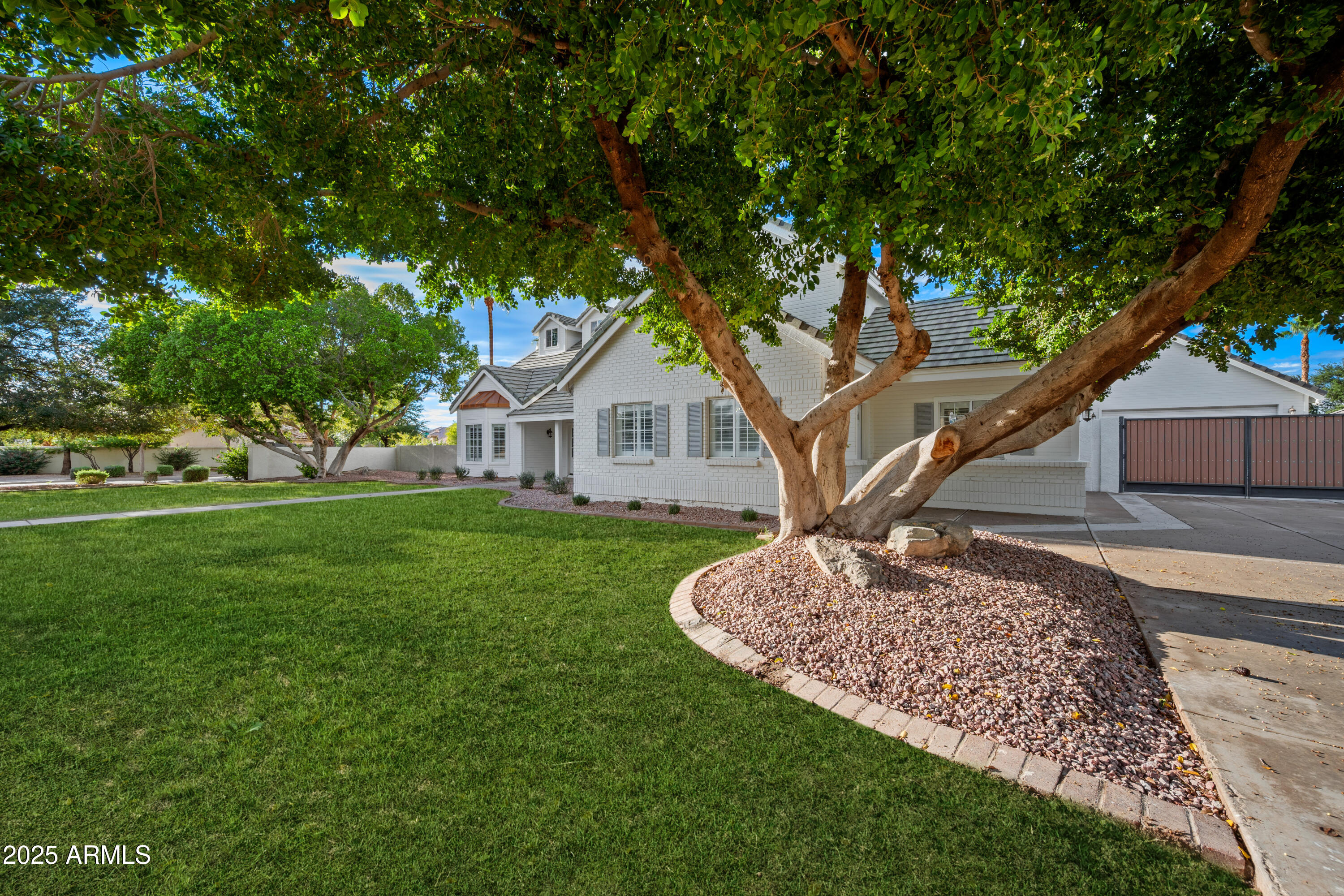 4352 E SANTA ROSA Place