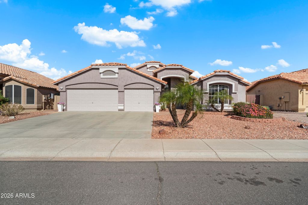 Photo of 9560 W Ross Avenue, Peoria, AZ 85382 (MLS # 6972396)