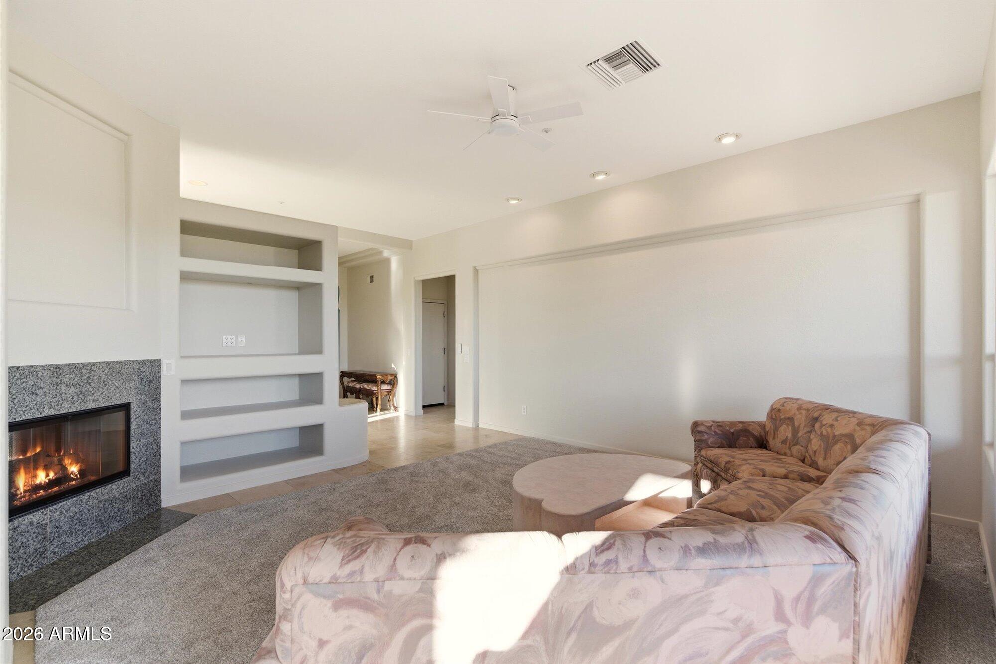 DIAMANTE DEL LAGO - Residential
