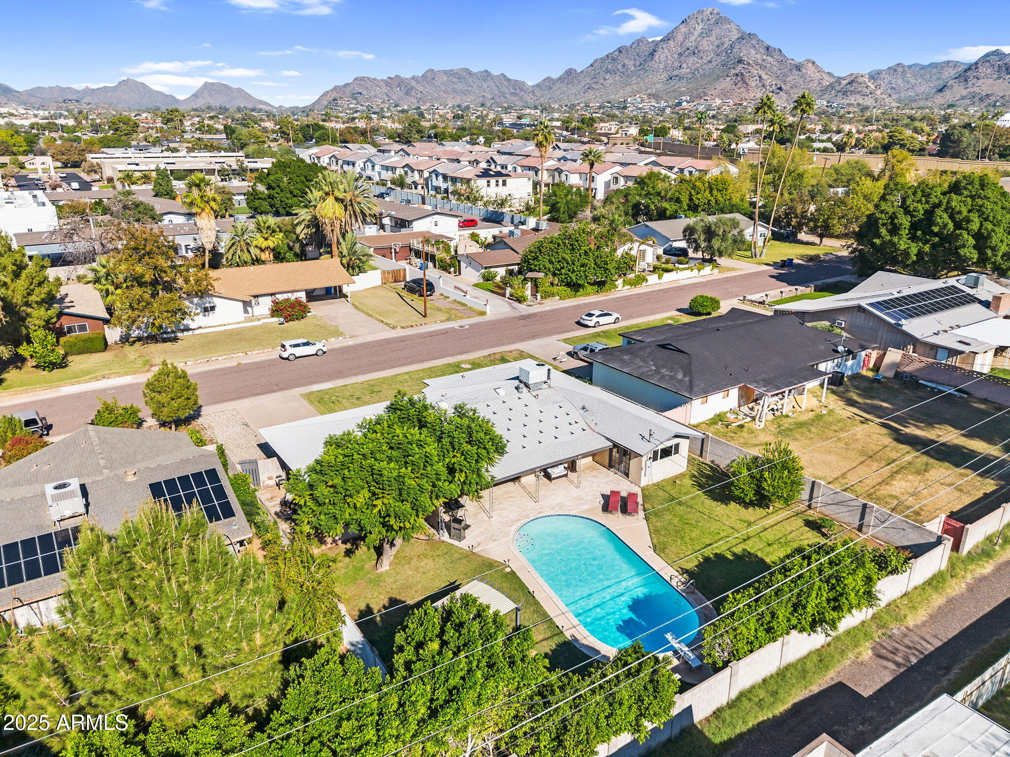 1631 E CLAREMONT Street