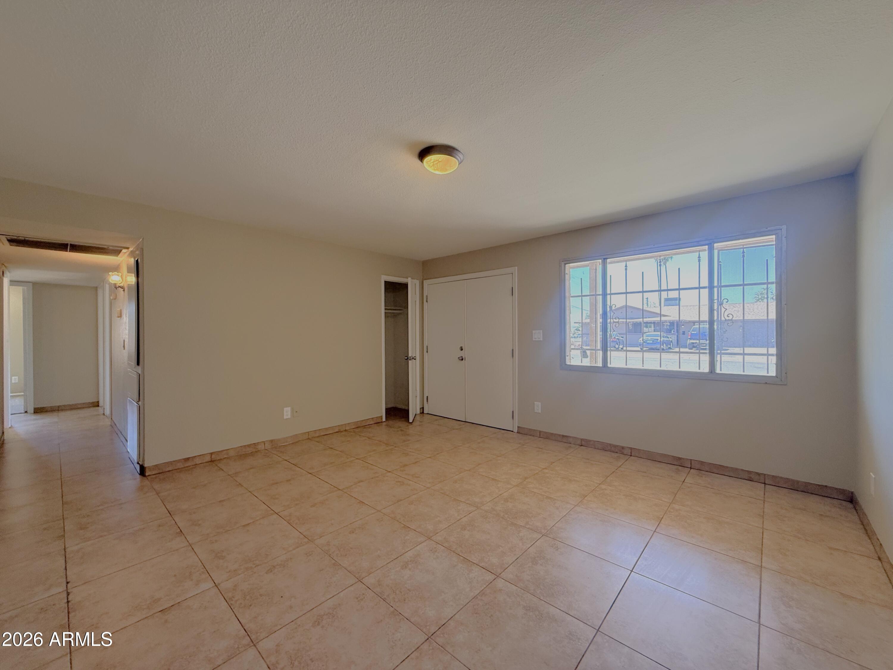 5902 W HIGHLAND Avenue