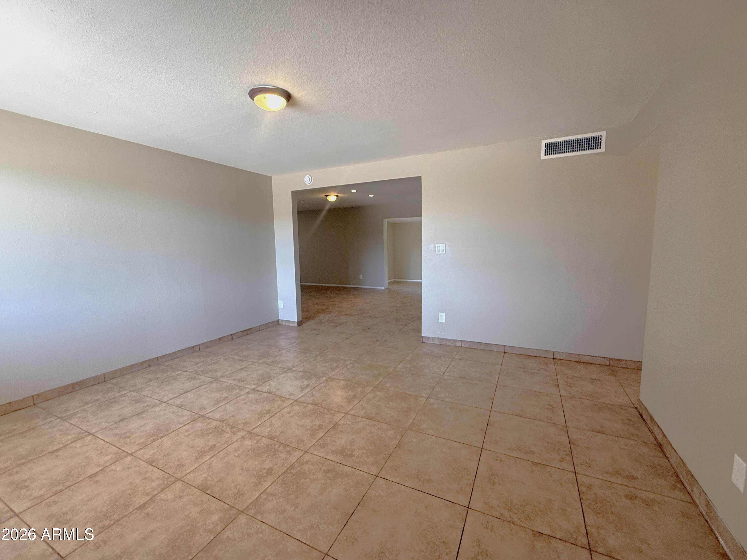 5902 W HIGHLAND Avenue