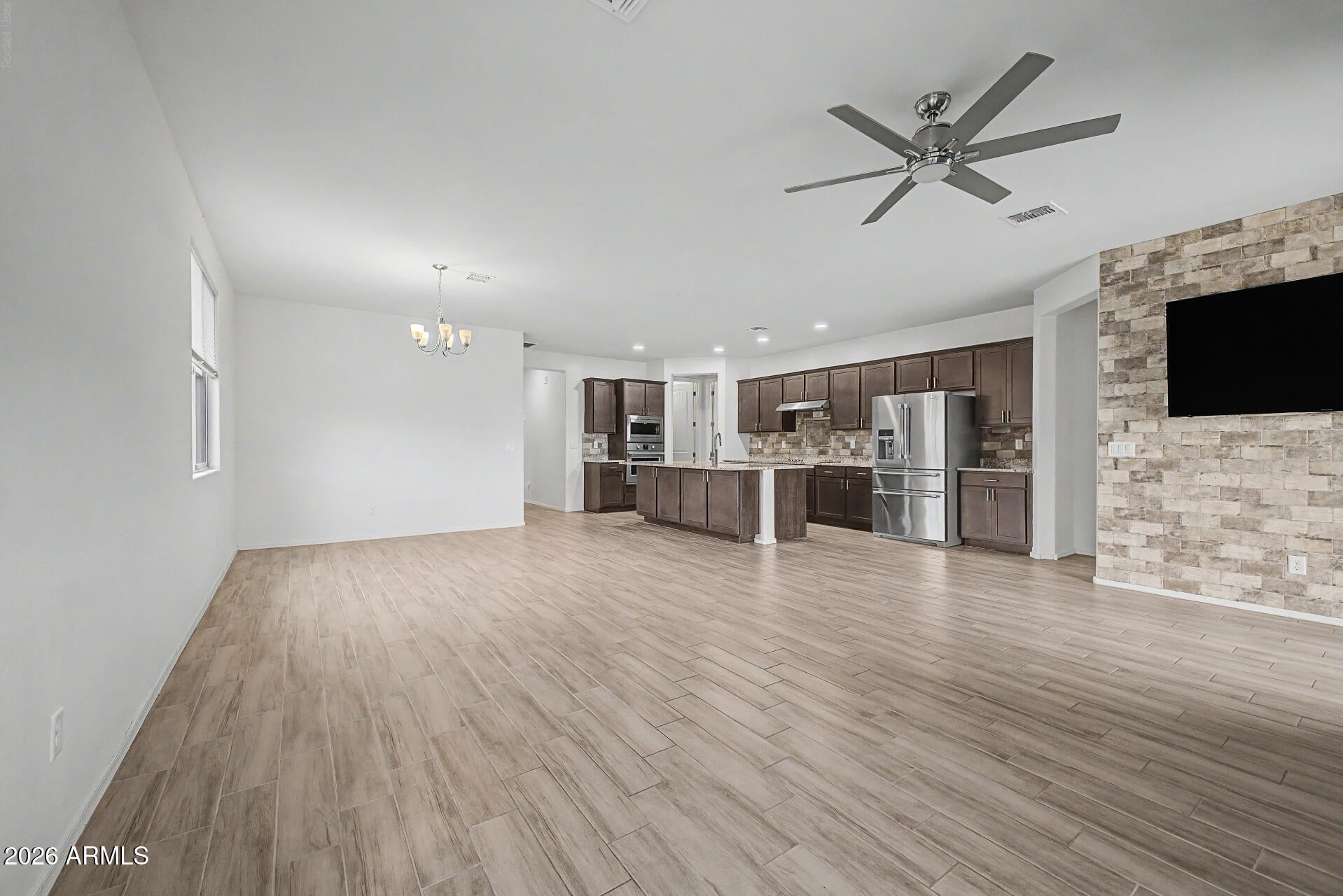 18465 W FOOTHILL Drive