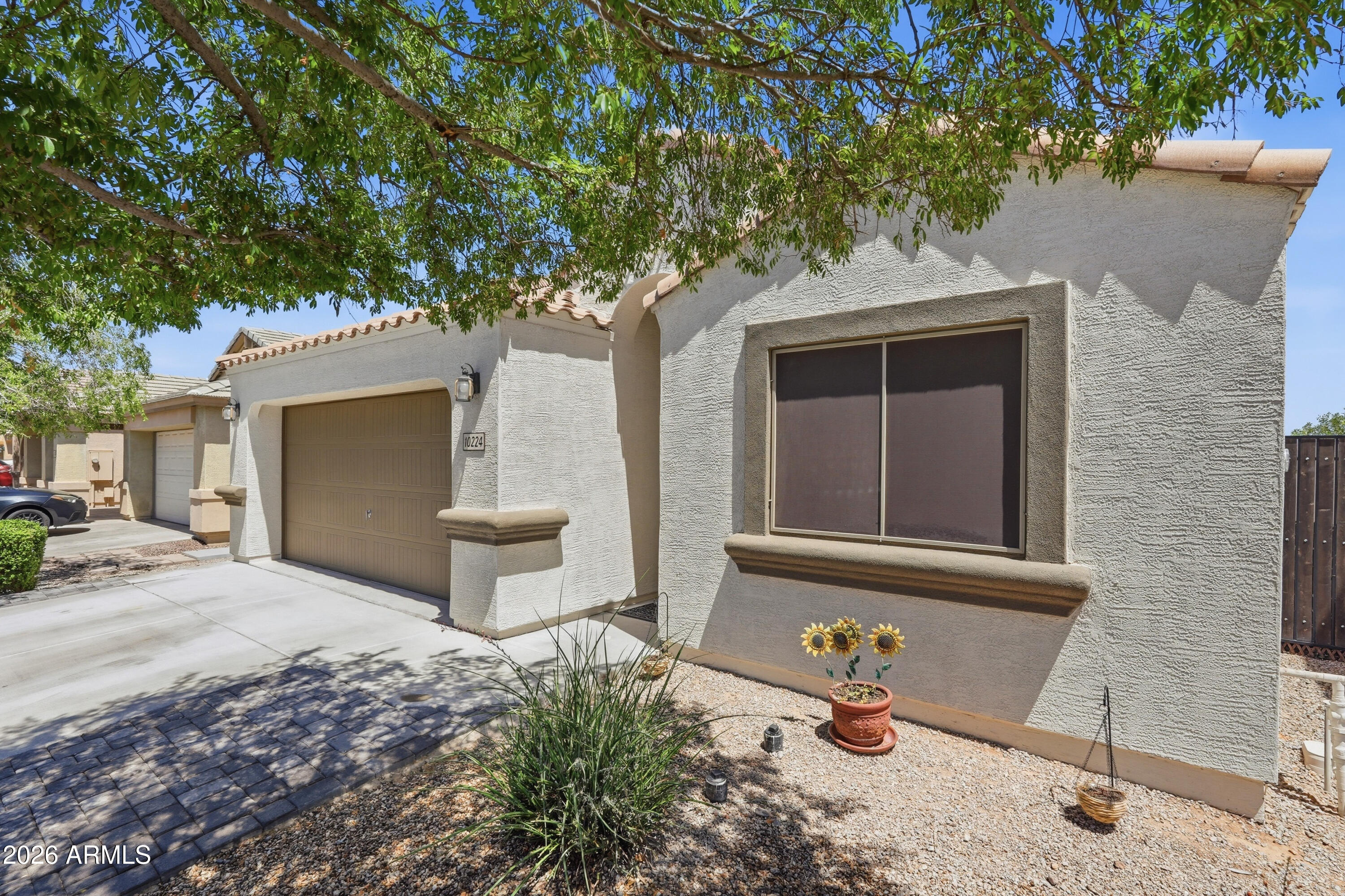 10224 W GROSS Avenue