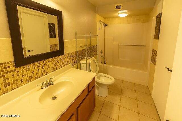 3227 W LISBON Lane