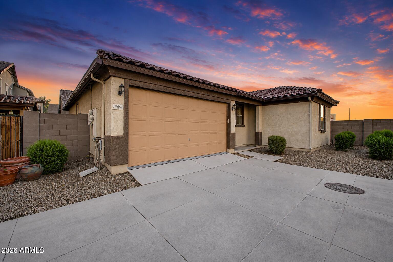 16664 W JENAN Drive