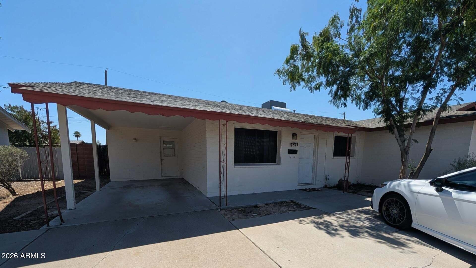 1711 S HARDY Drive