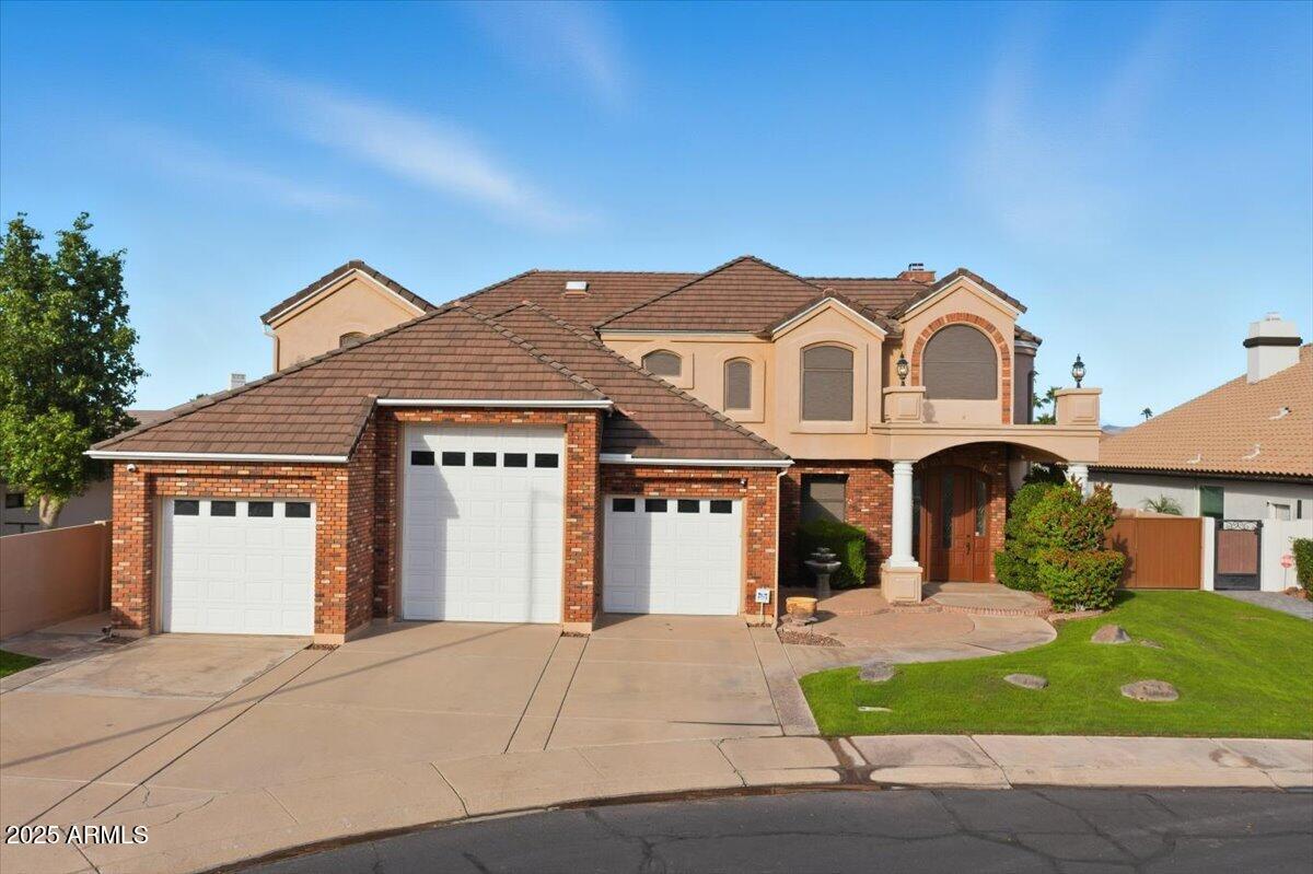 1748 E QUEEN PALM Drive