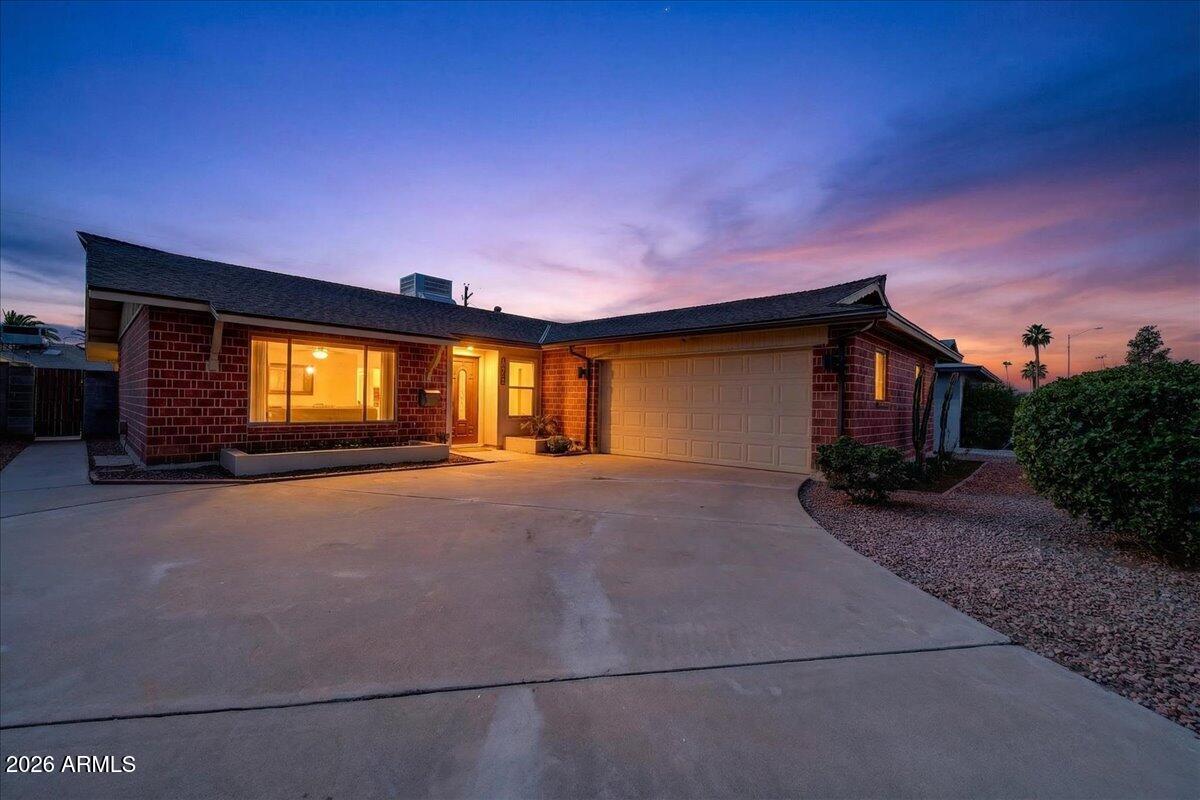 8713 E SAGE Drive