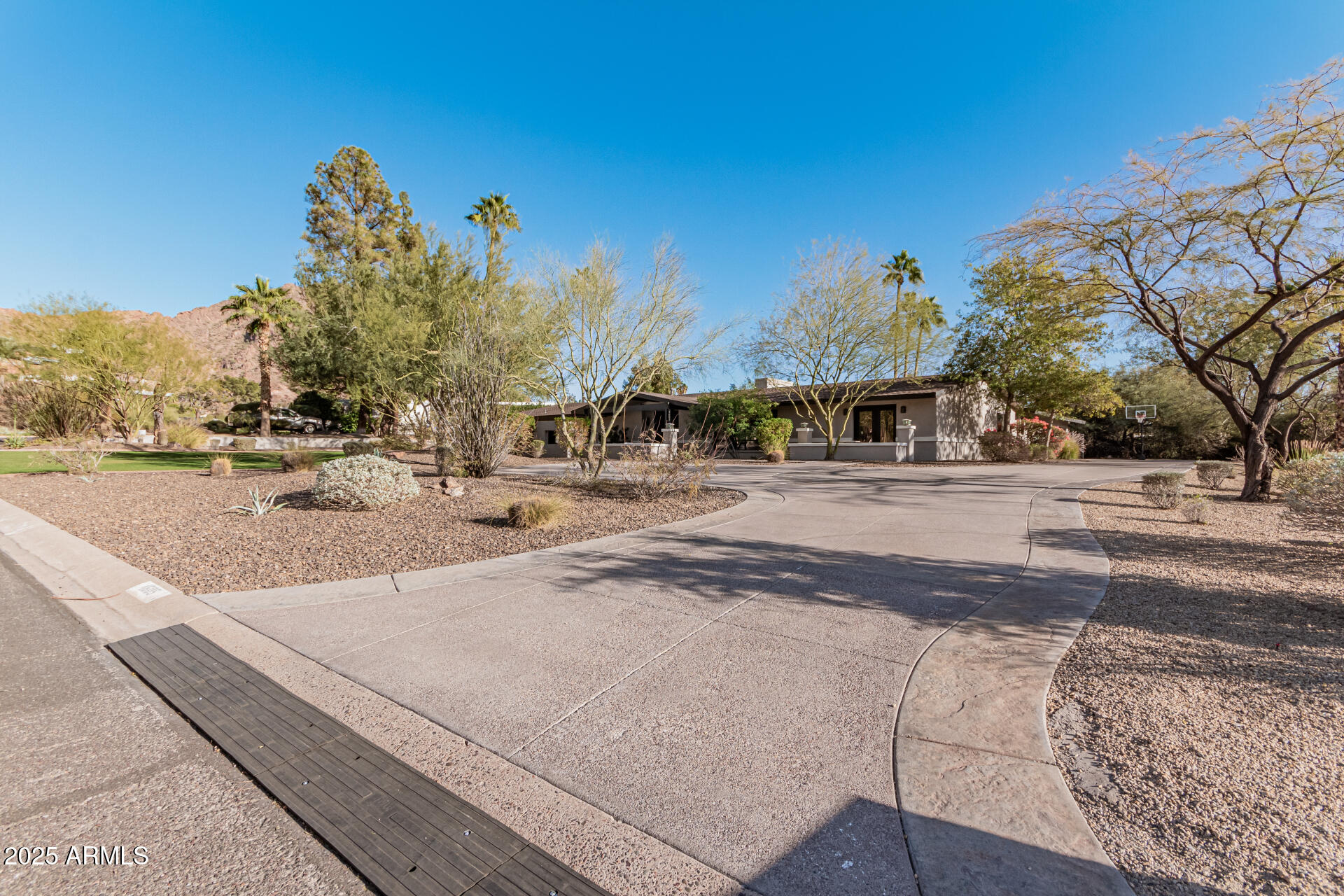 4605 E ORANGE Drive