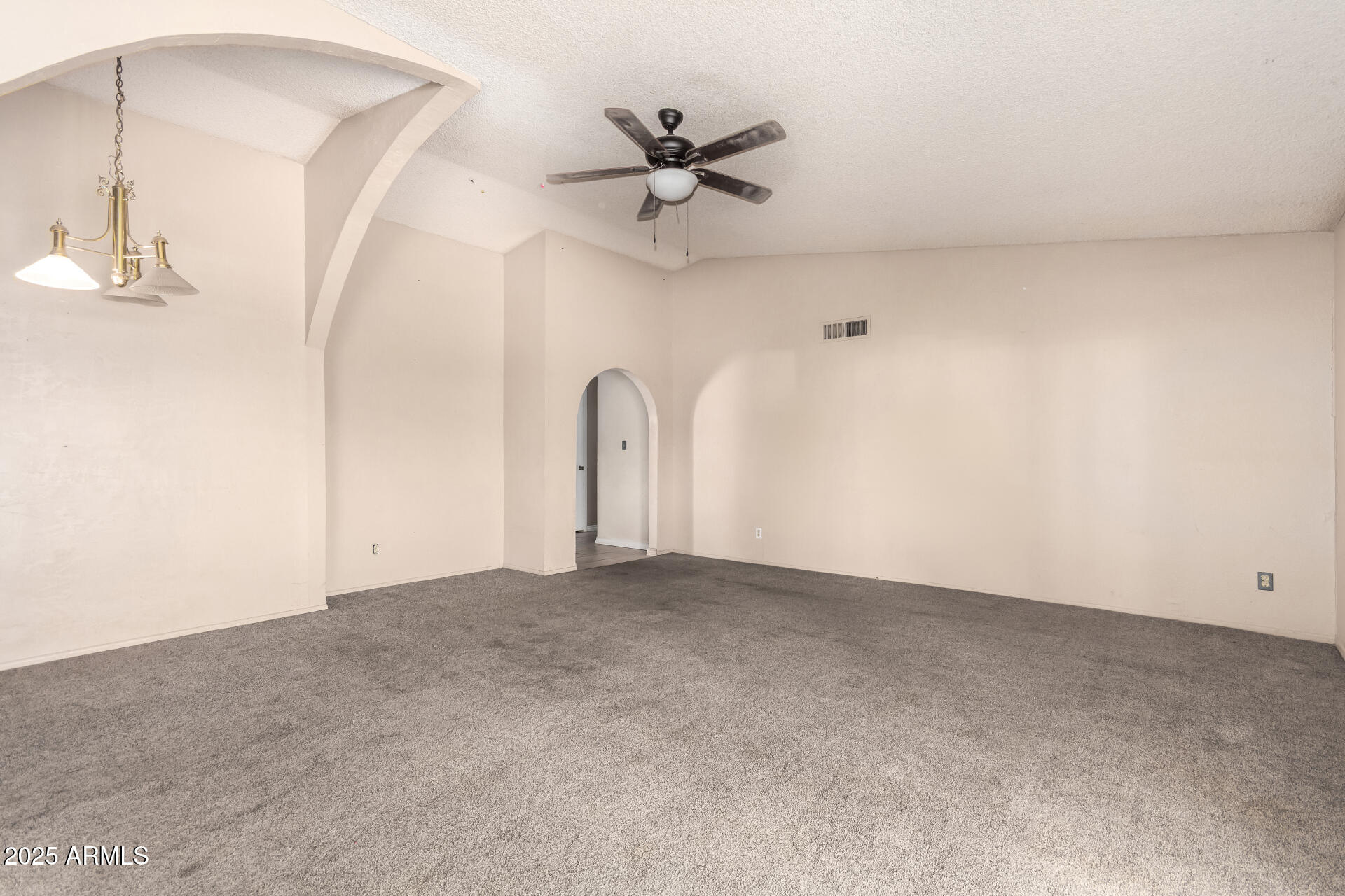 1407 W UTOPIA Road