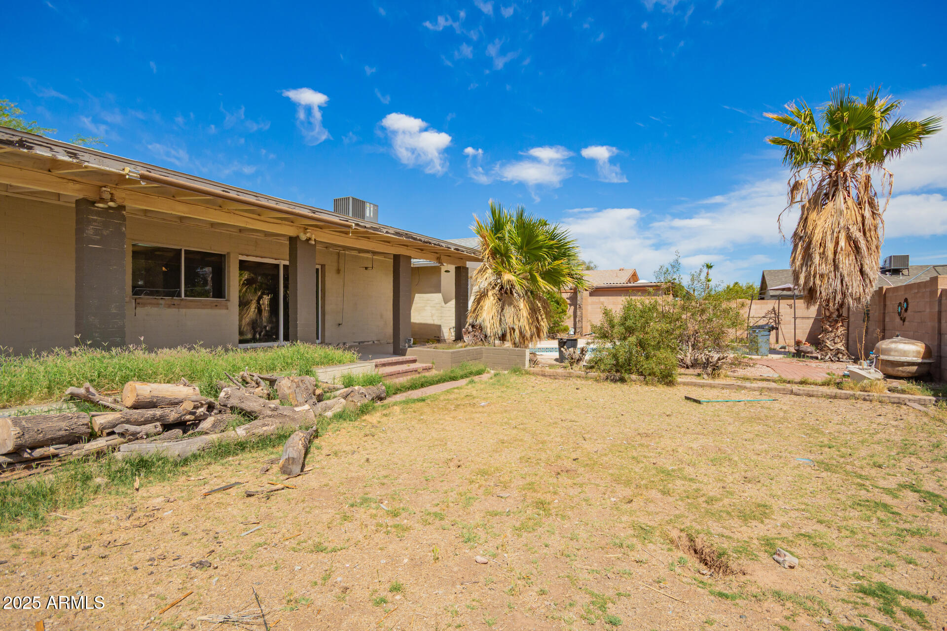 1407 W UTOPIA Road