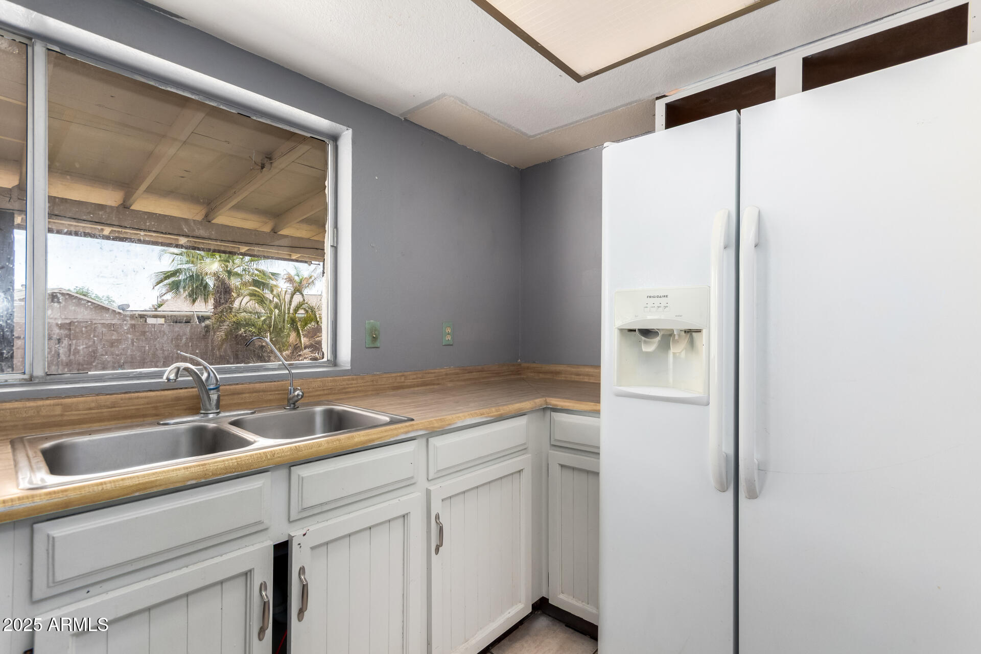 1407 W UTOPIA Road