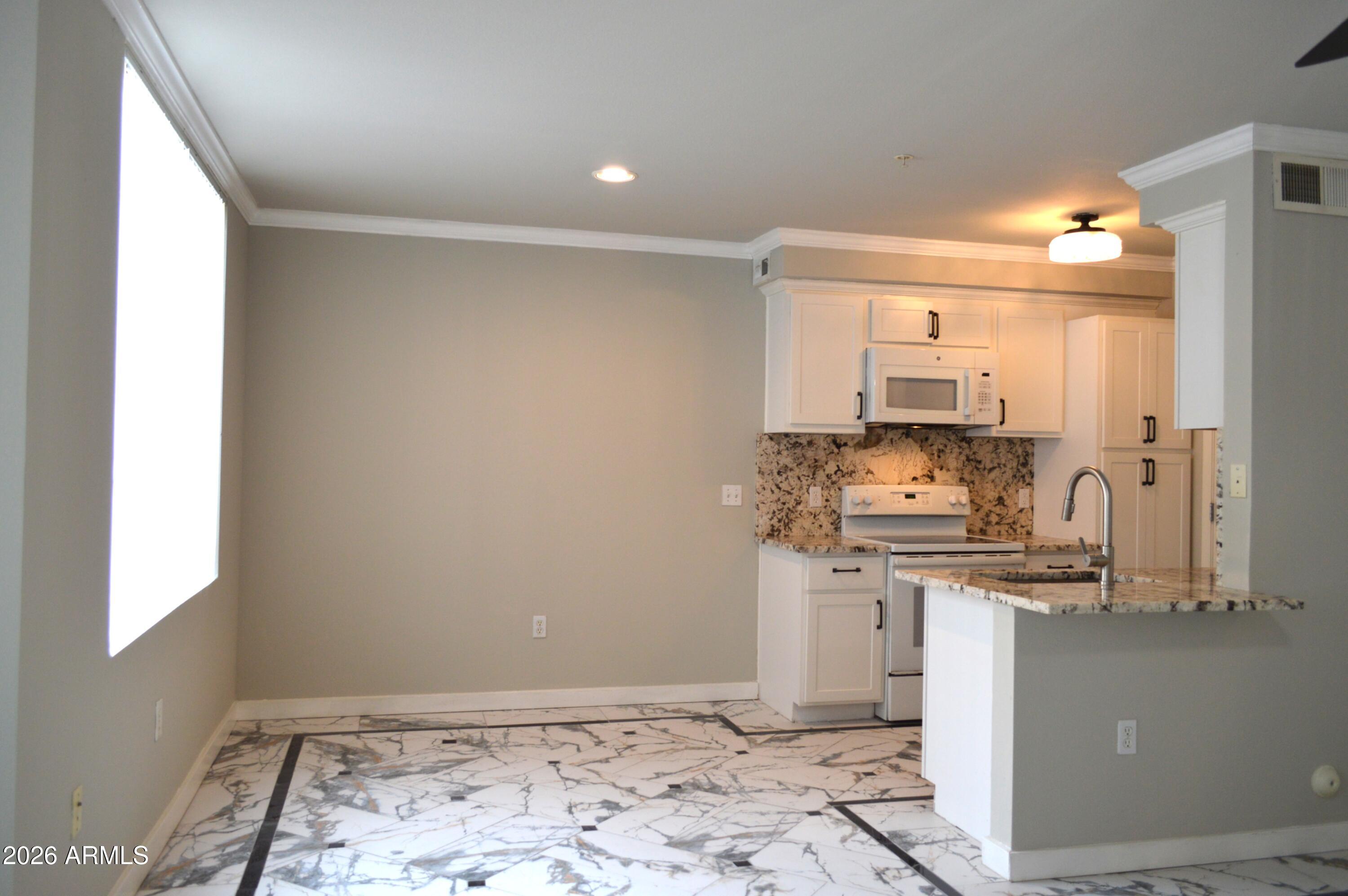 1701 E COLTER Street 4