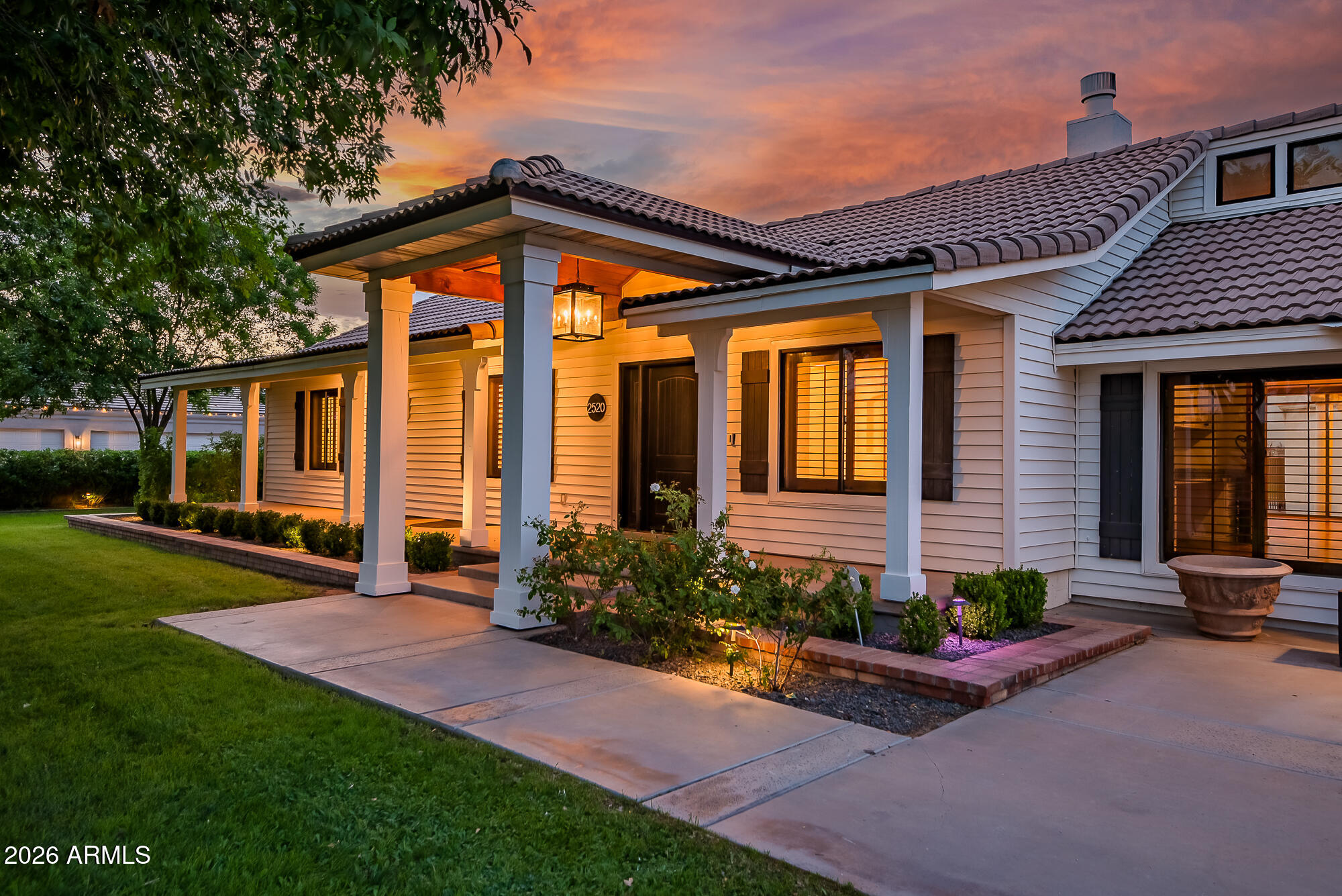 2520 E WINCHESTER Drive