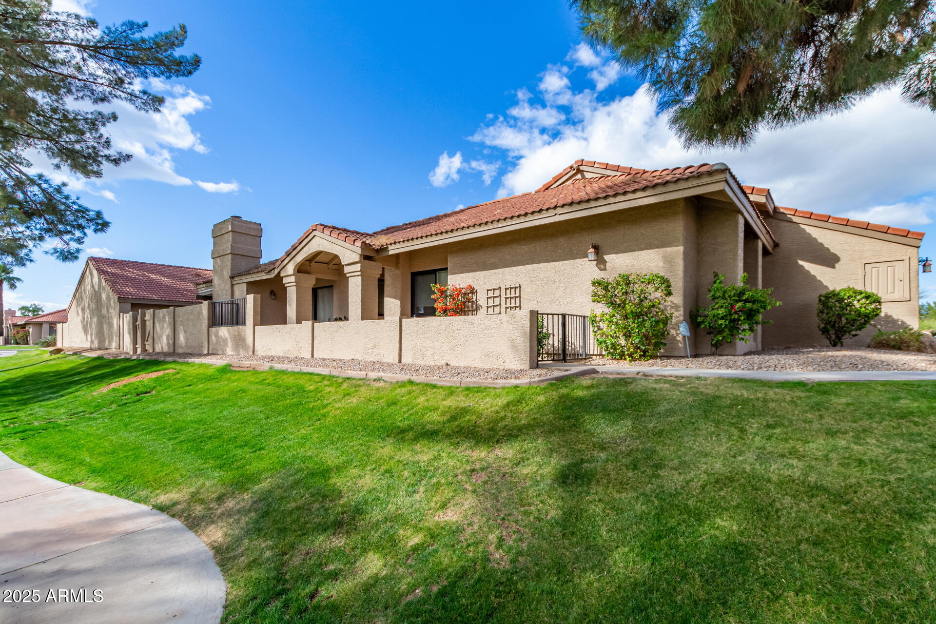 945 N PASADENA Street 61