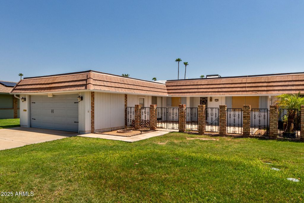 Photo of 10104 W Kingswood Circle, Sun City, AZ 85351 (MLS # 6910506)