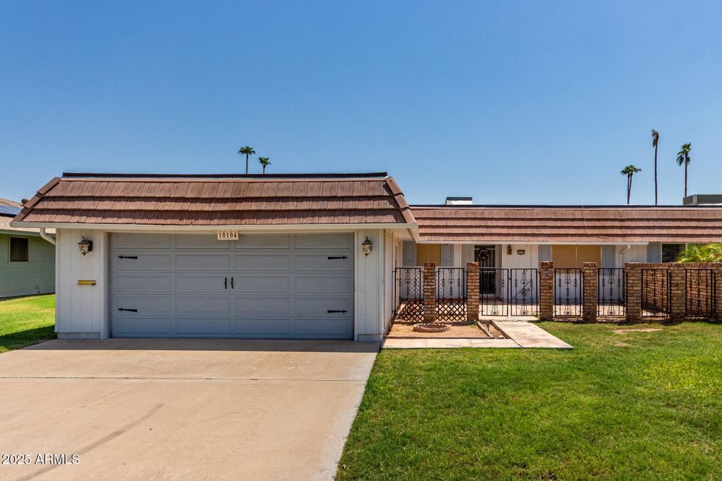 Photo of 10104 W Kingswood Circle, Sun City, AZ 85351 (MLS # 6910506)