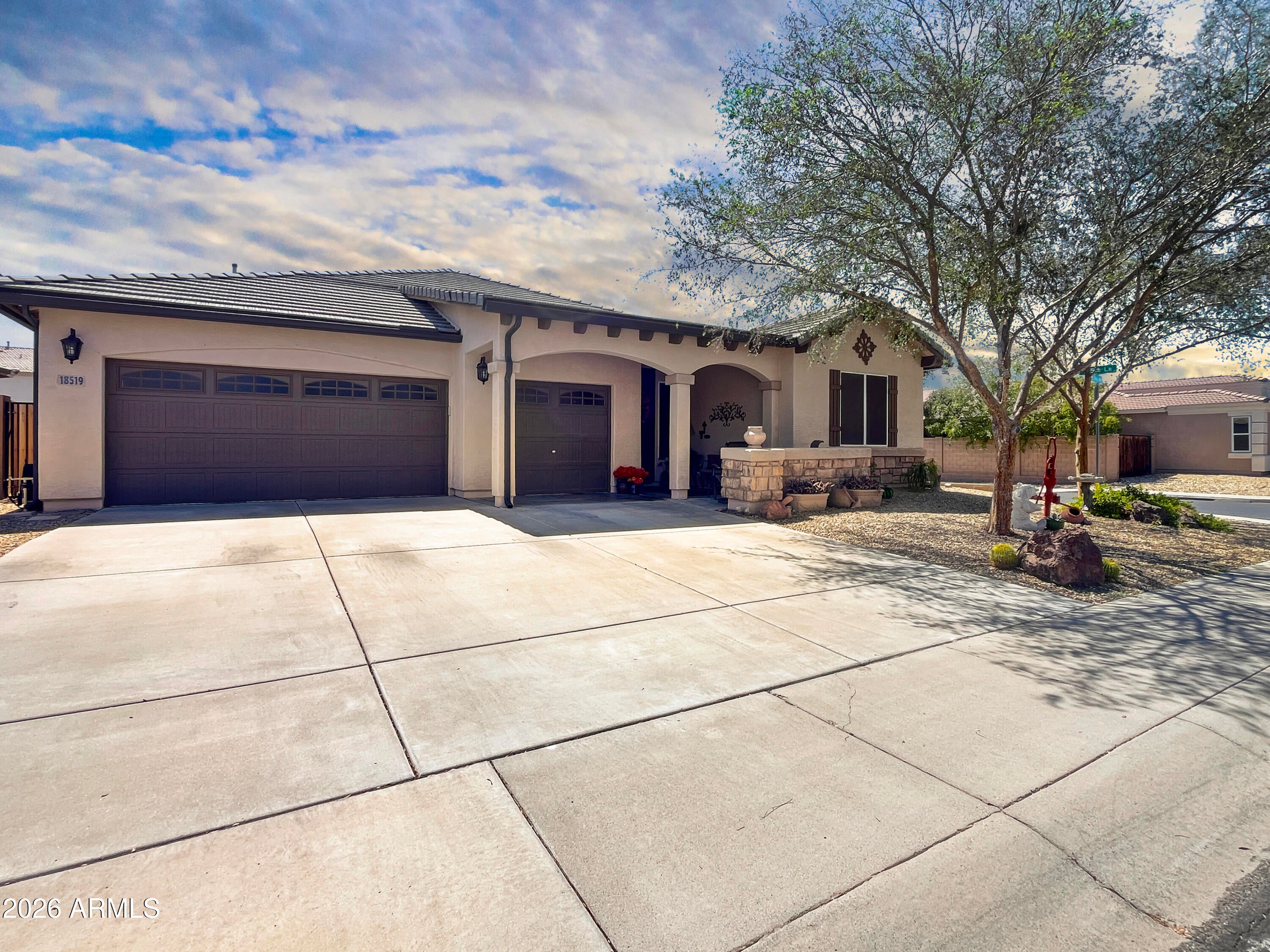18519 W ONYX Court
