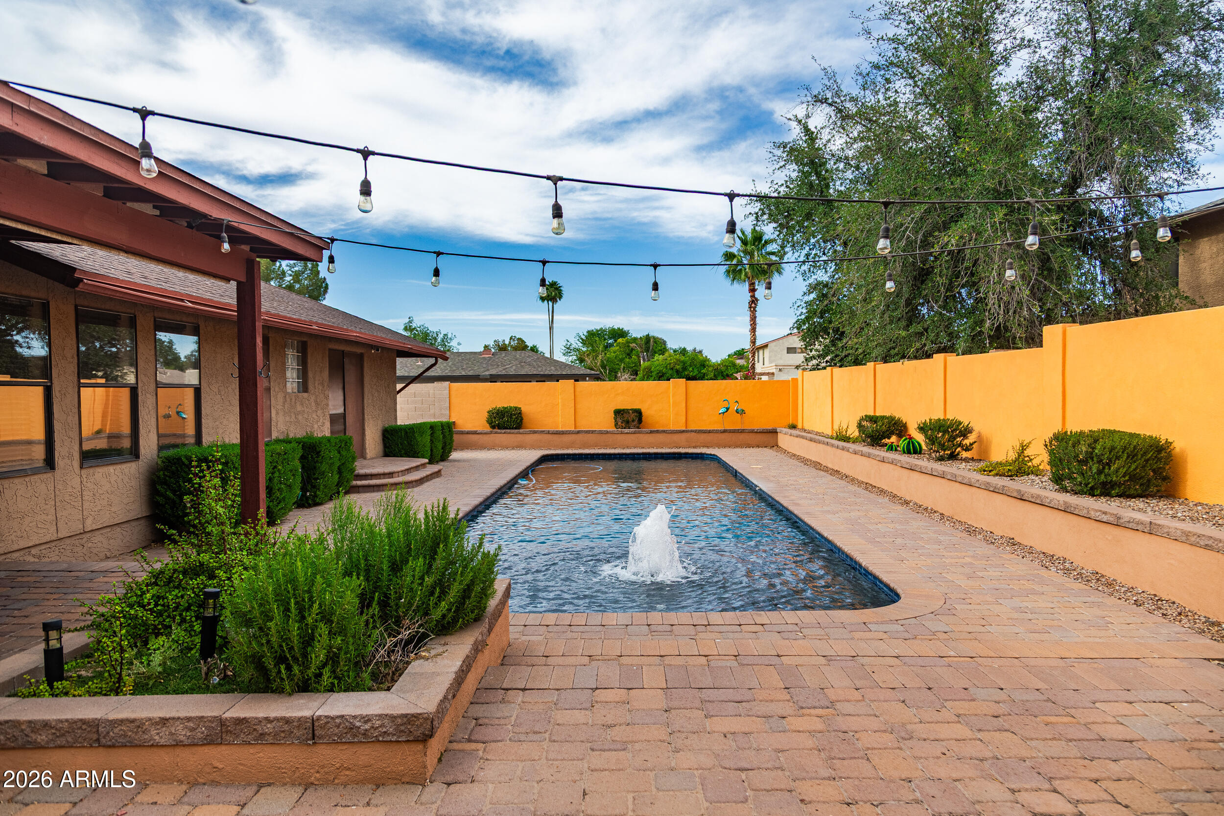 1639 N DRESDEN --