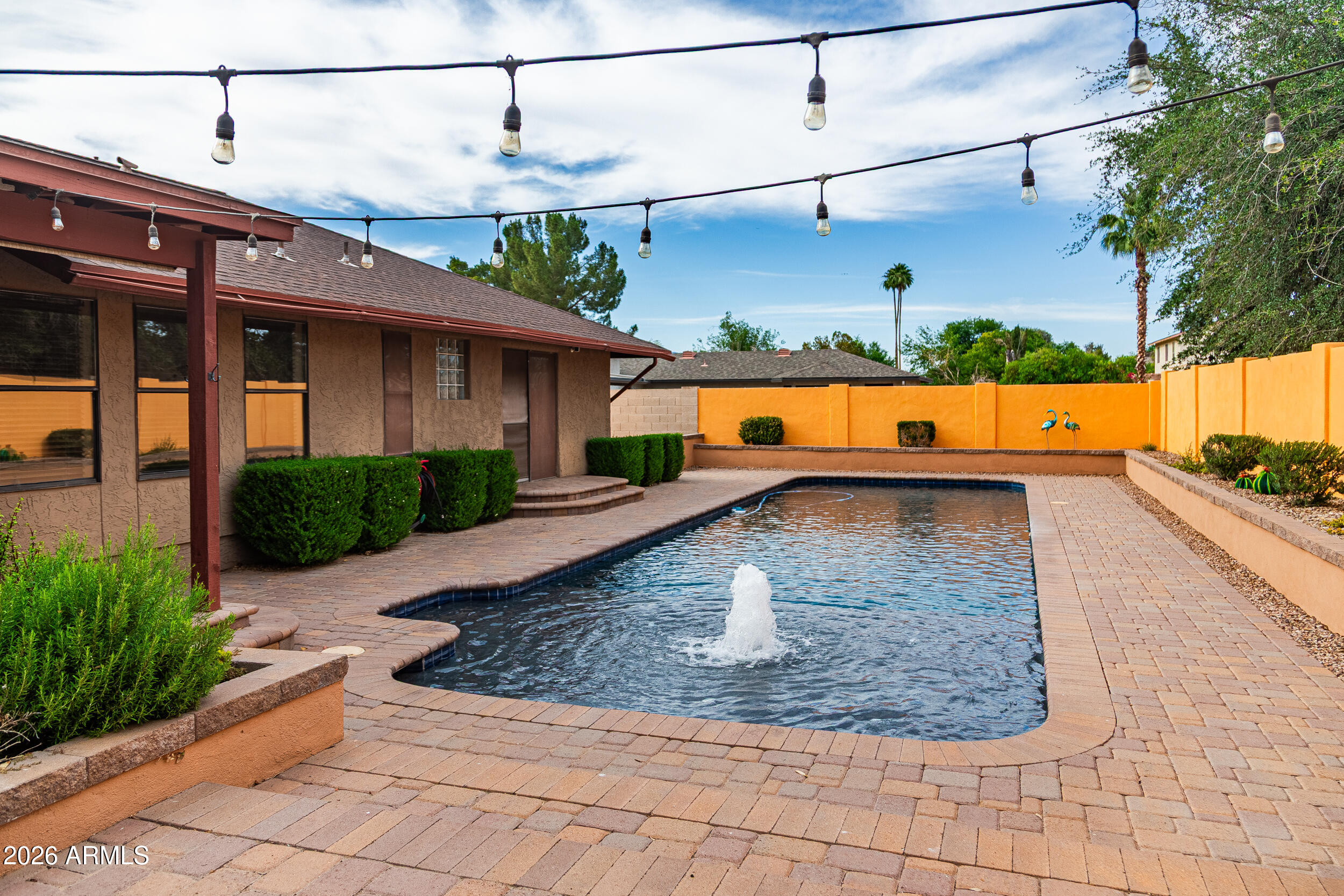 1639 N DRESDEN --