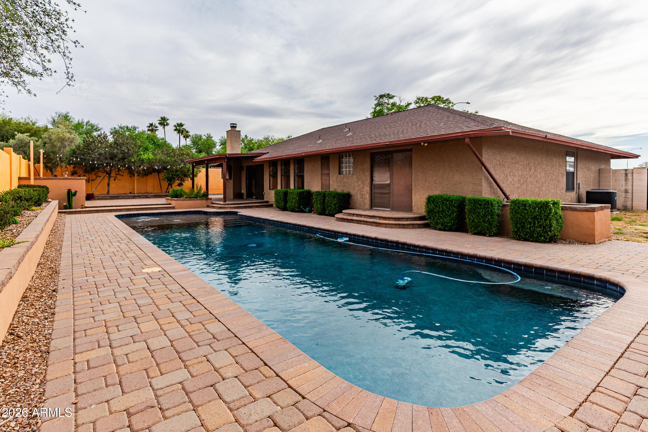 1639 N DRESDEN --