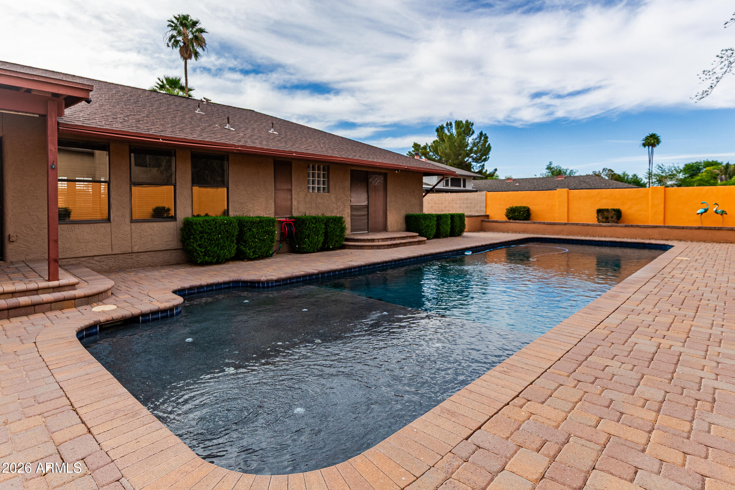 1639 N DRESDEN --