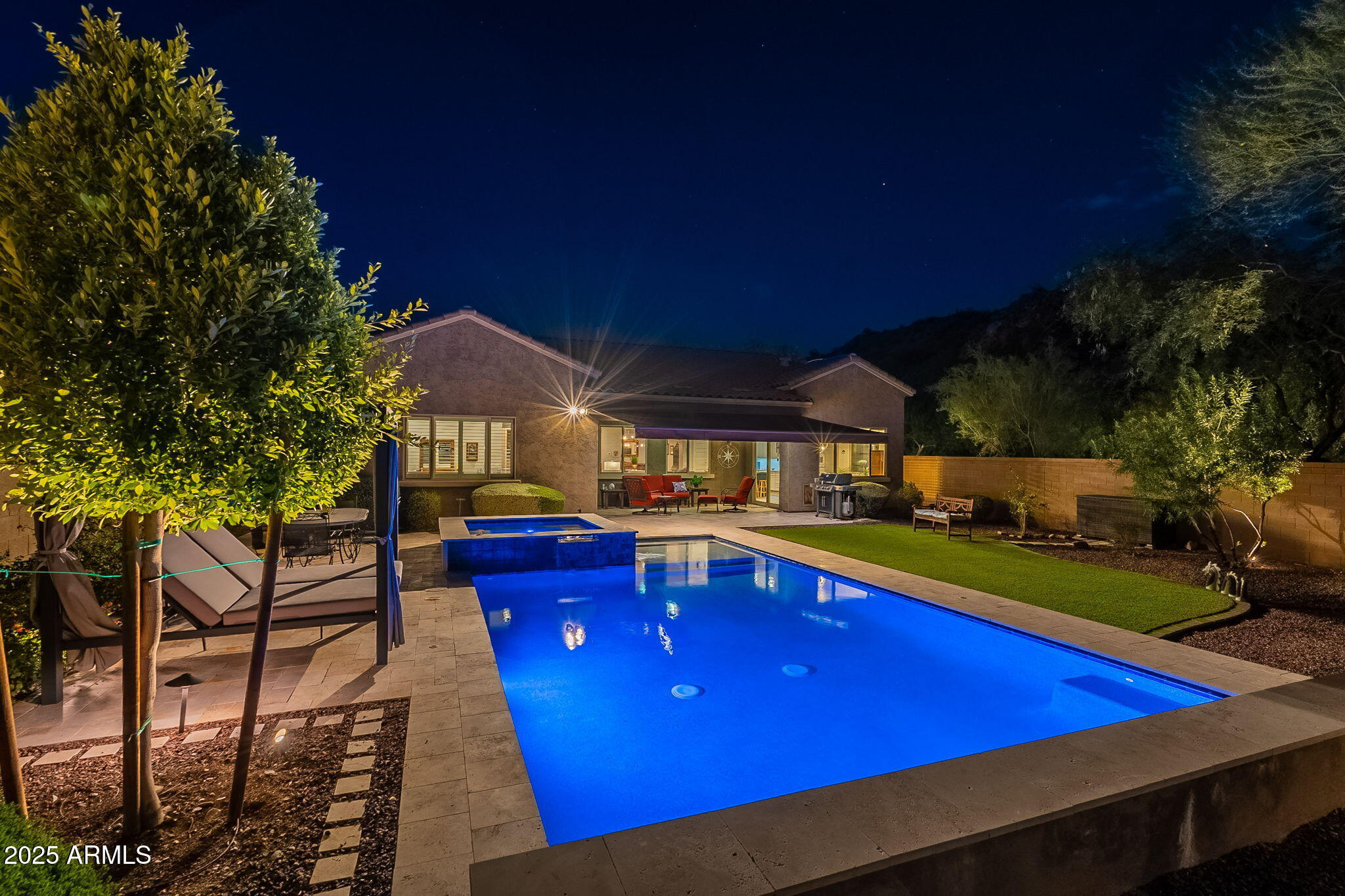 10207 W HEDGE HOG Place