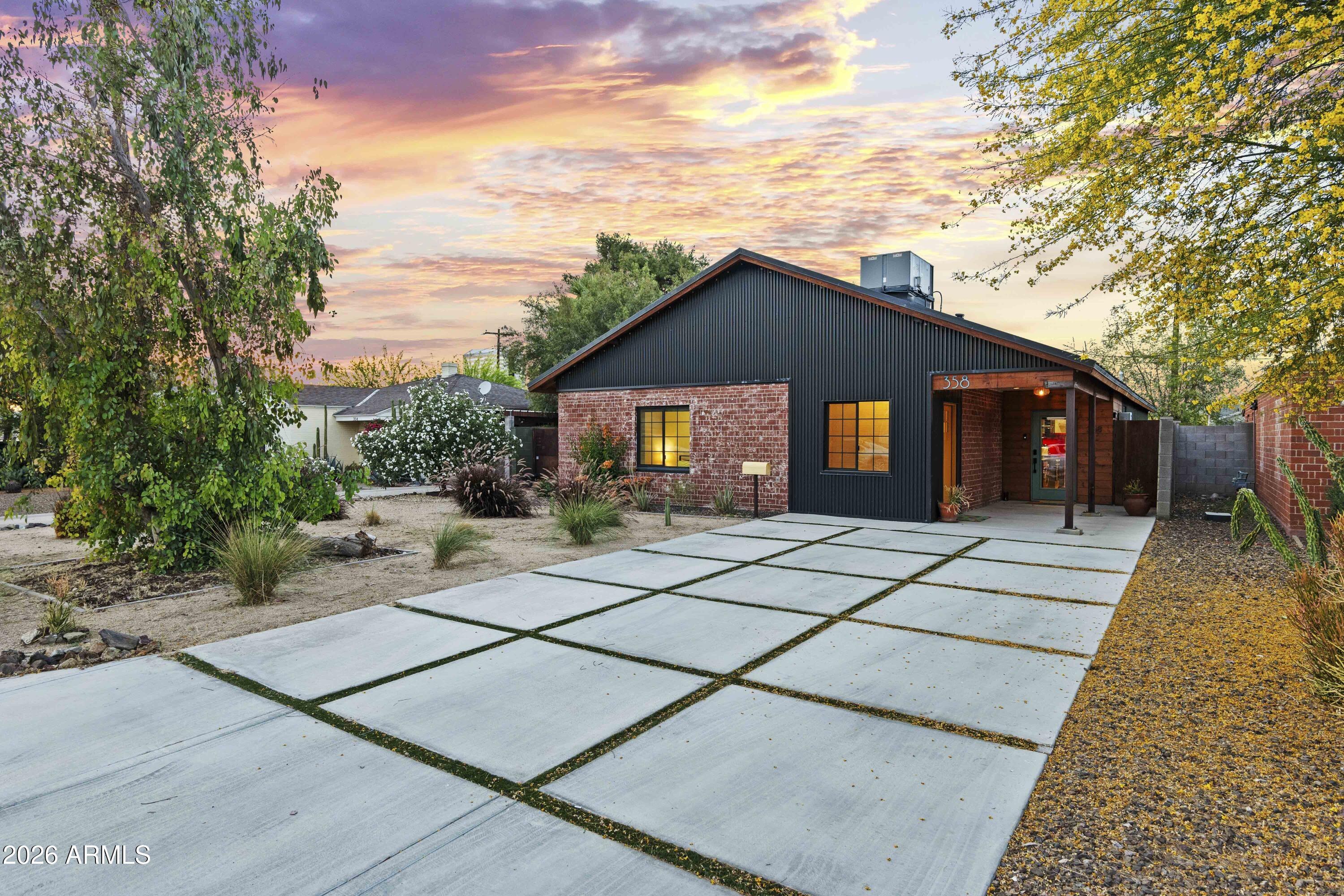 358 E Whitton Avenue