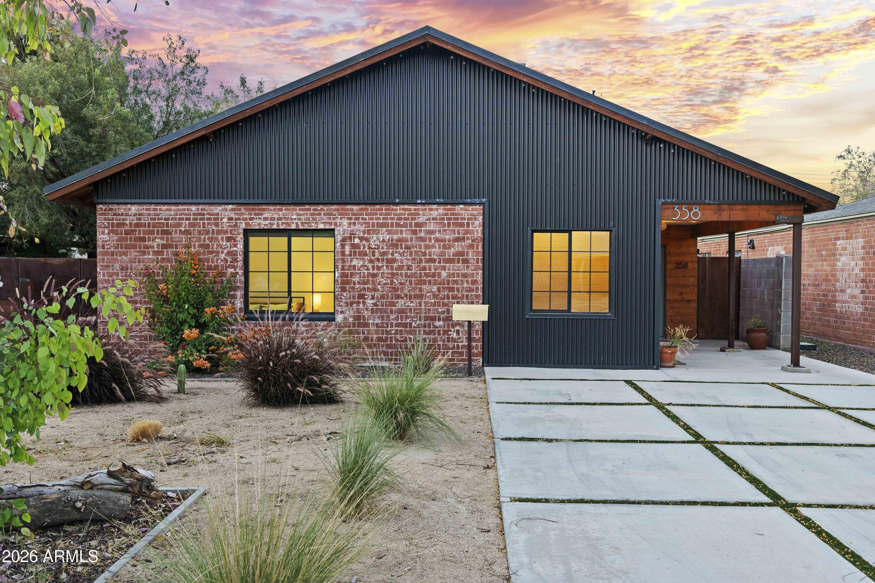 358 E Whitton Avenue