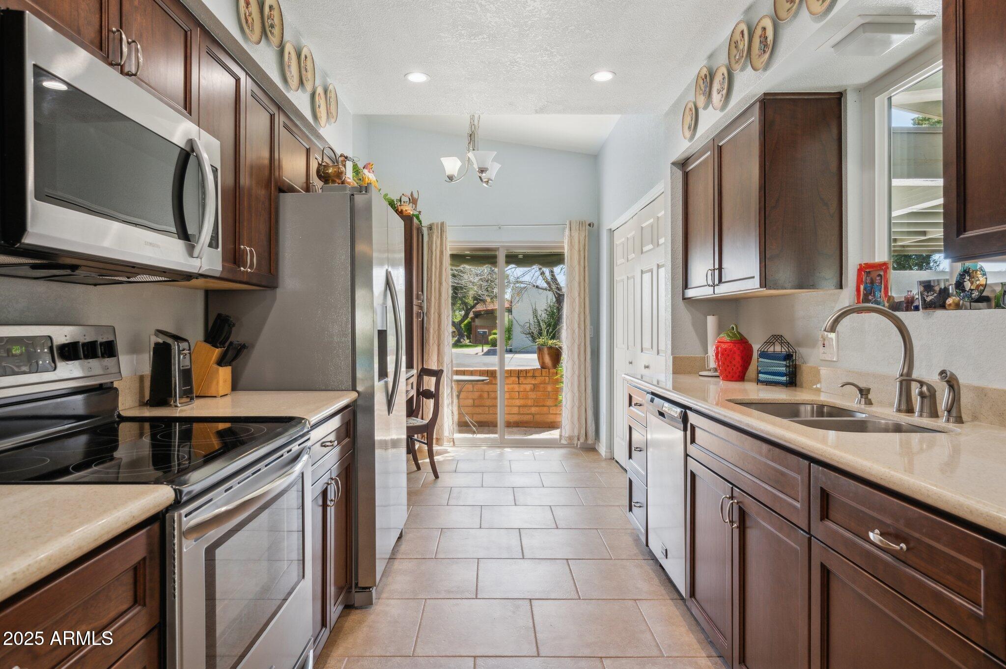 2910 E Avenida Olivos --