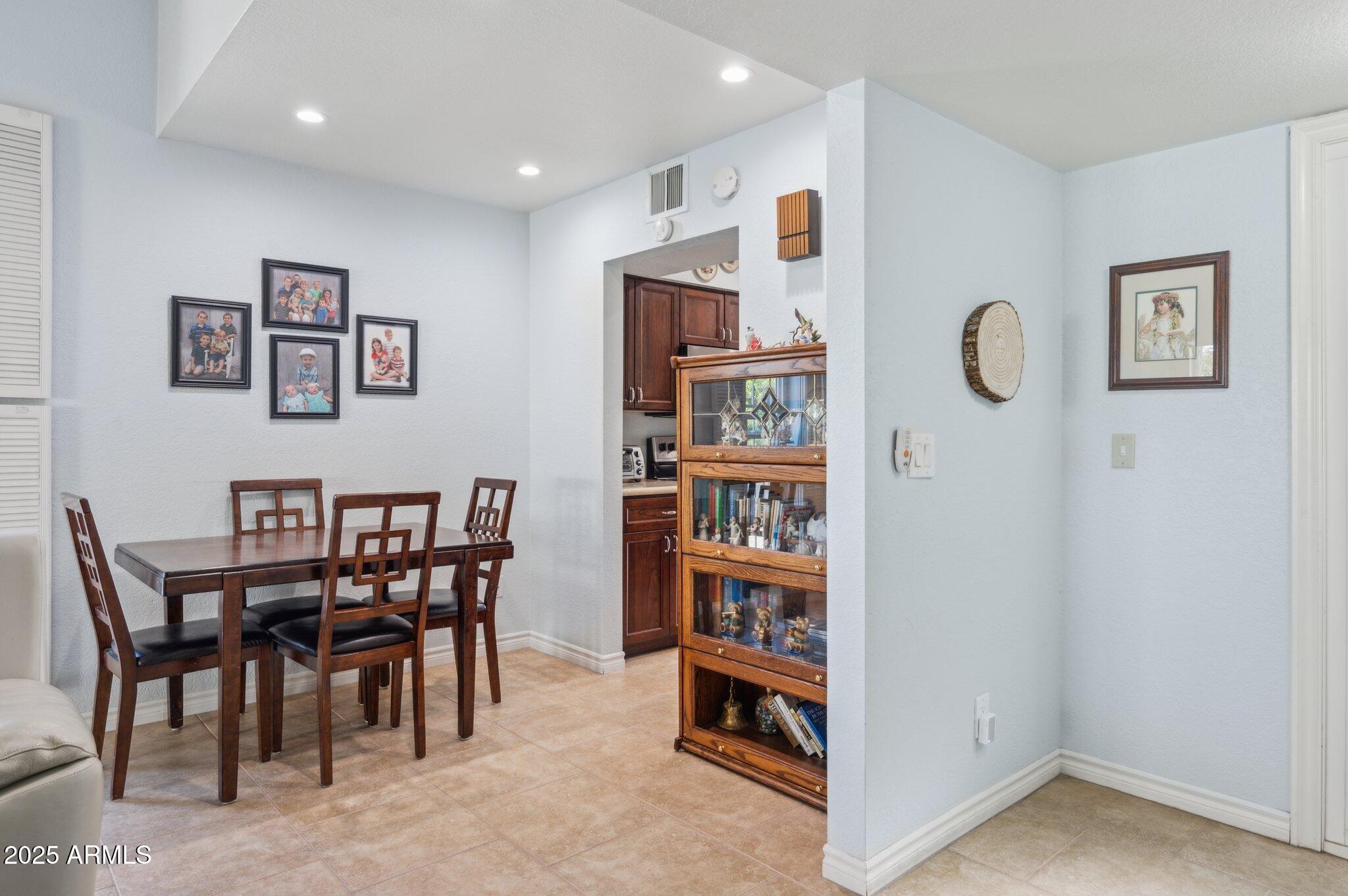 2910 E Avenida Olivos --